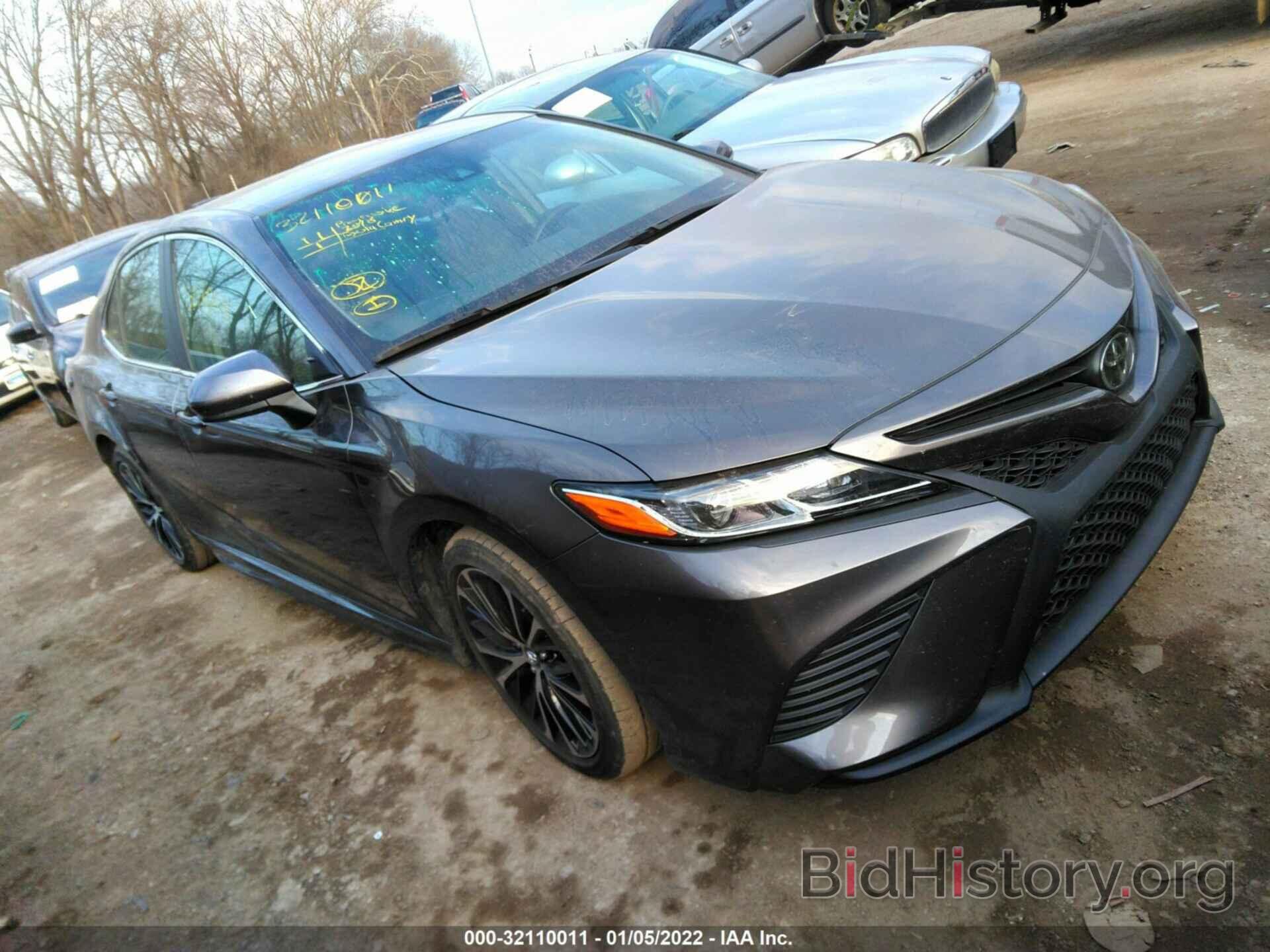 Photo 4T1B11HK8JU038681 - TOYOTA CAMRY 2018