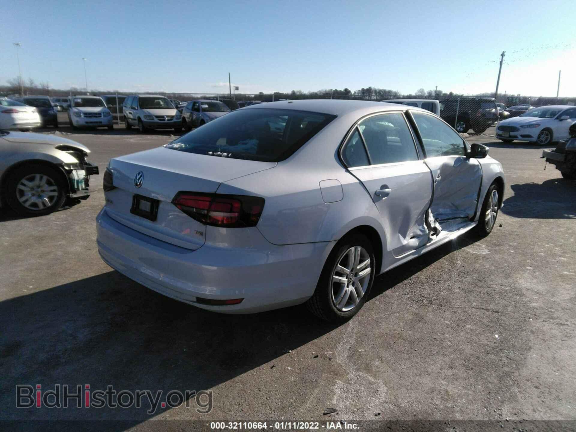 2017 VOLKSWAGEN JETTA - VIN: 3VW2B7AJ5HM319967 - Фото 4