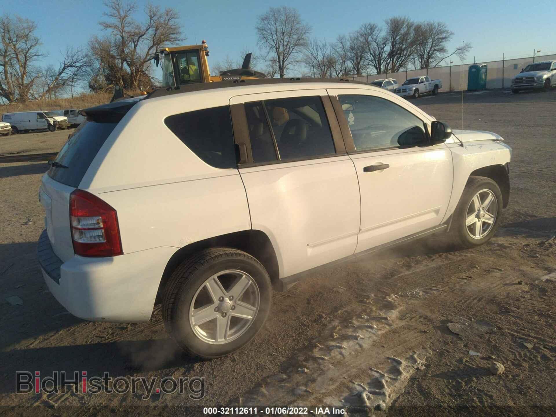 2007 JEEP COMPASS - VIN: 1J8FF47W67D383321 - Фото 4