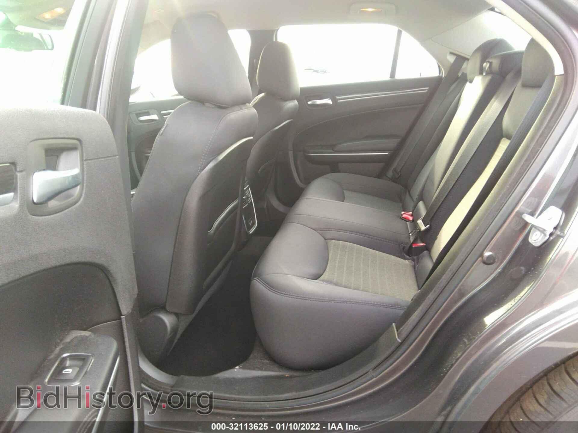 2019 CHRYSLER 300 - VIN: 2C3CCAAG3KH568901 - Фото 8