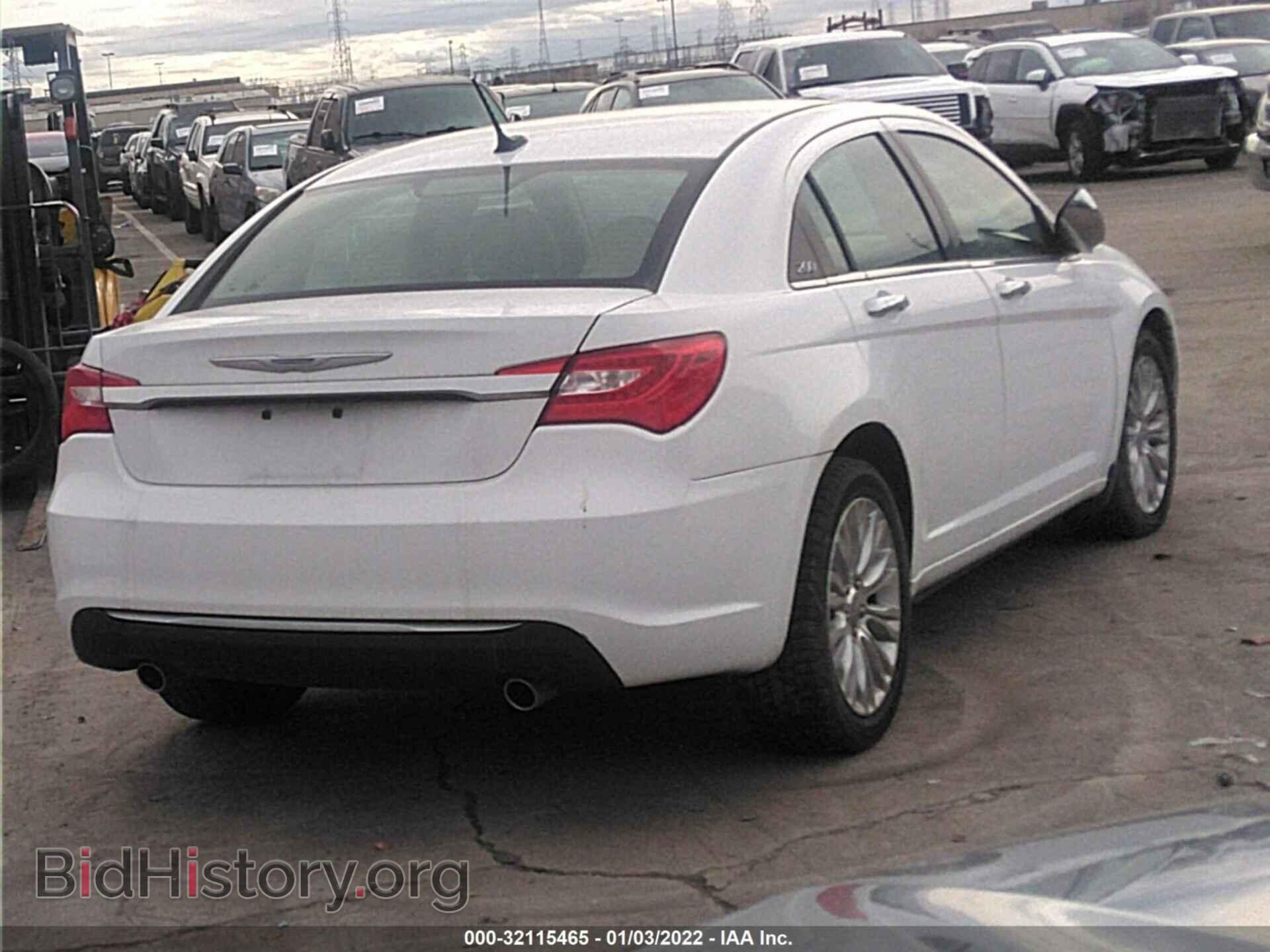 2012 CHRYSLER 200 - VIN: 1C3CCBCG3CN211035 - Фото 4