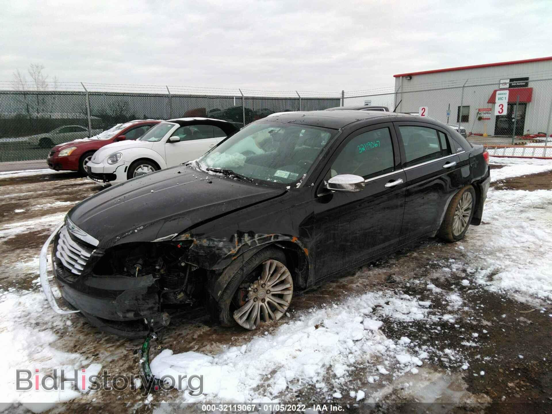 2011 CHRYSLER 200 - VIN: 1C3BC2FG4BN623096 - Фото 2