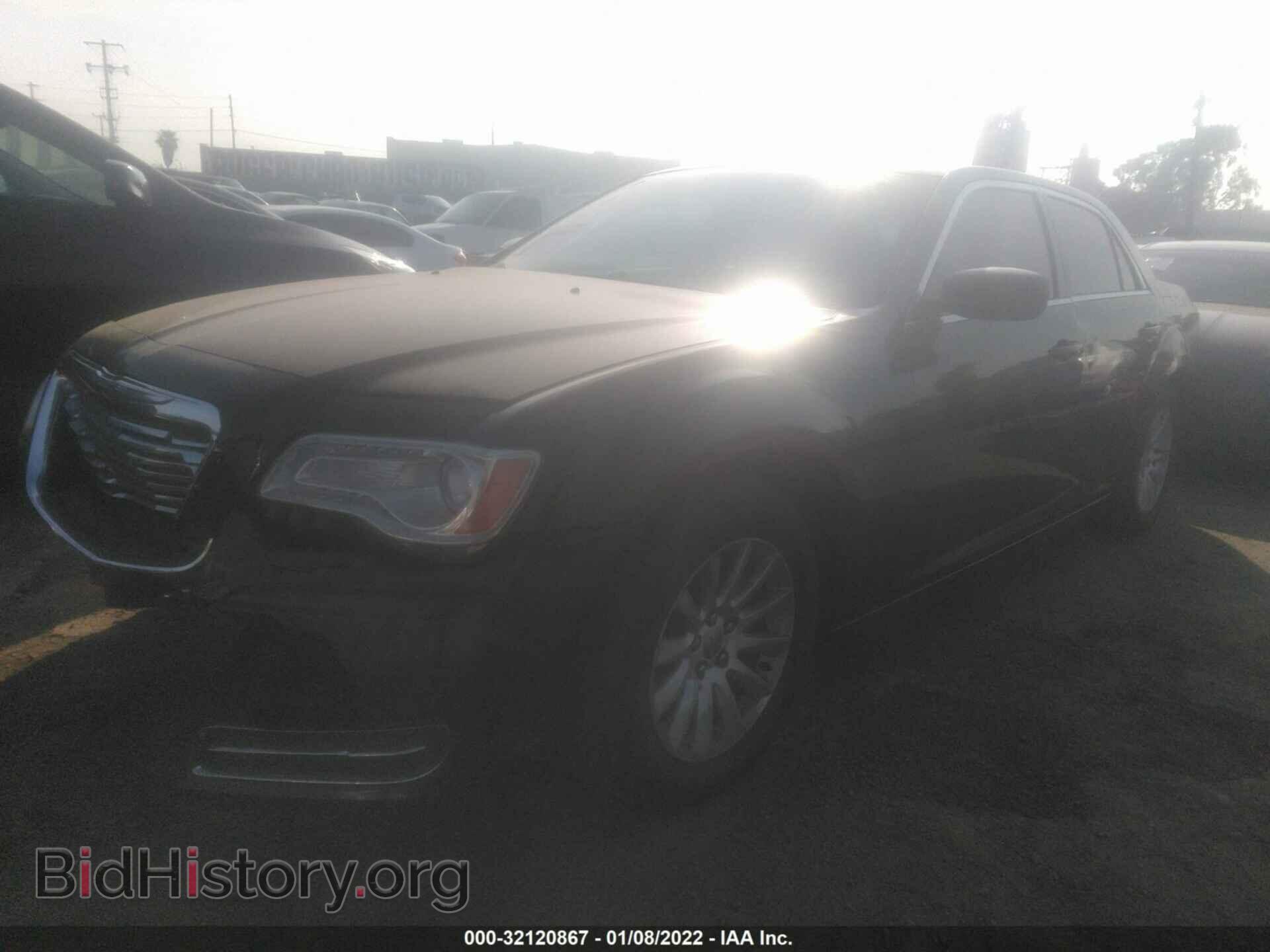 2014 CHRYSLER 300 - VIN: 2C3CCAAG1EH376011 - Фото 2