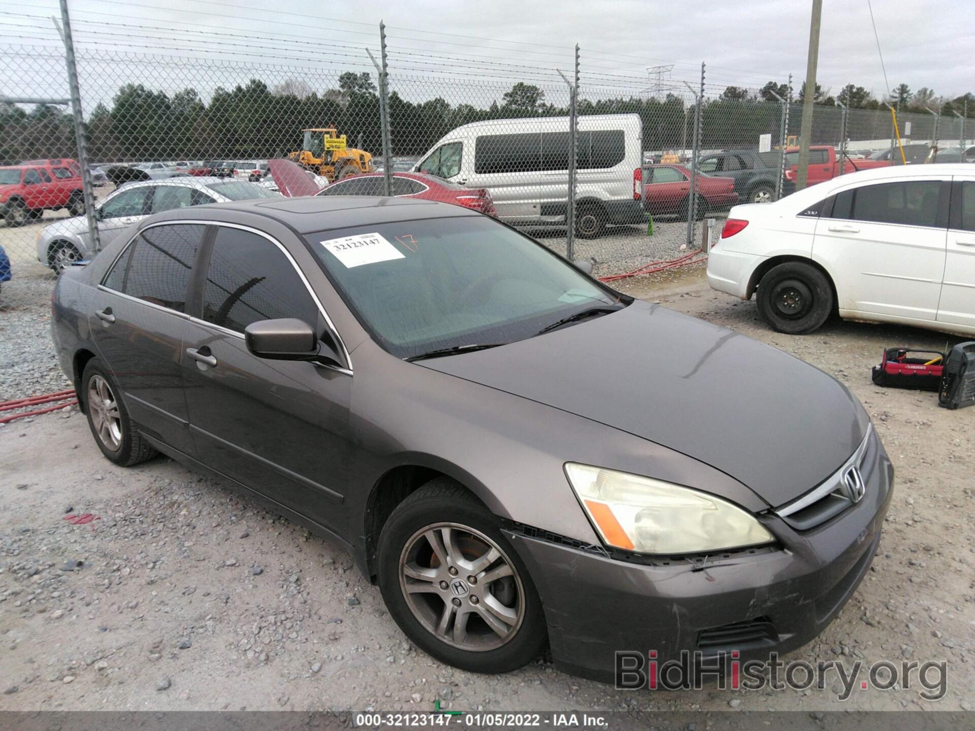 Photo 1HGCM56856A075681 - HONDA ACCORD SDN 2006