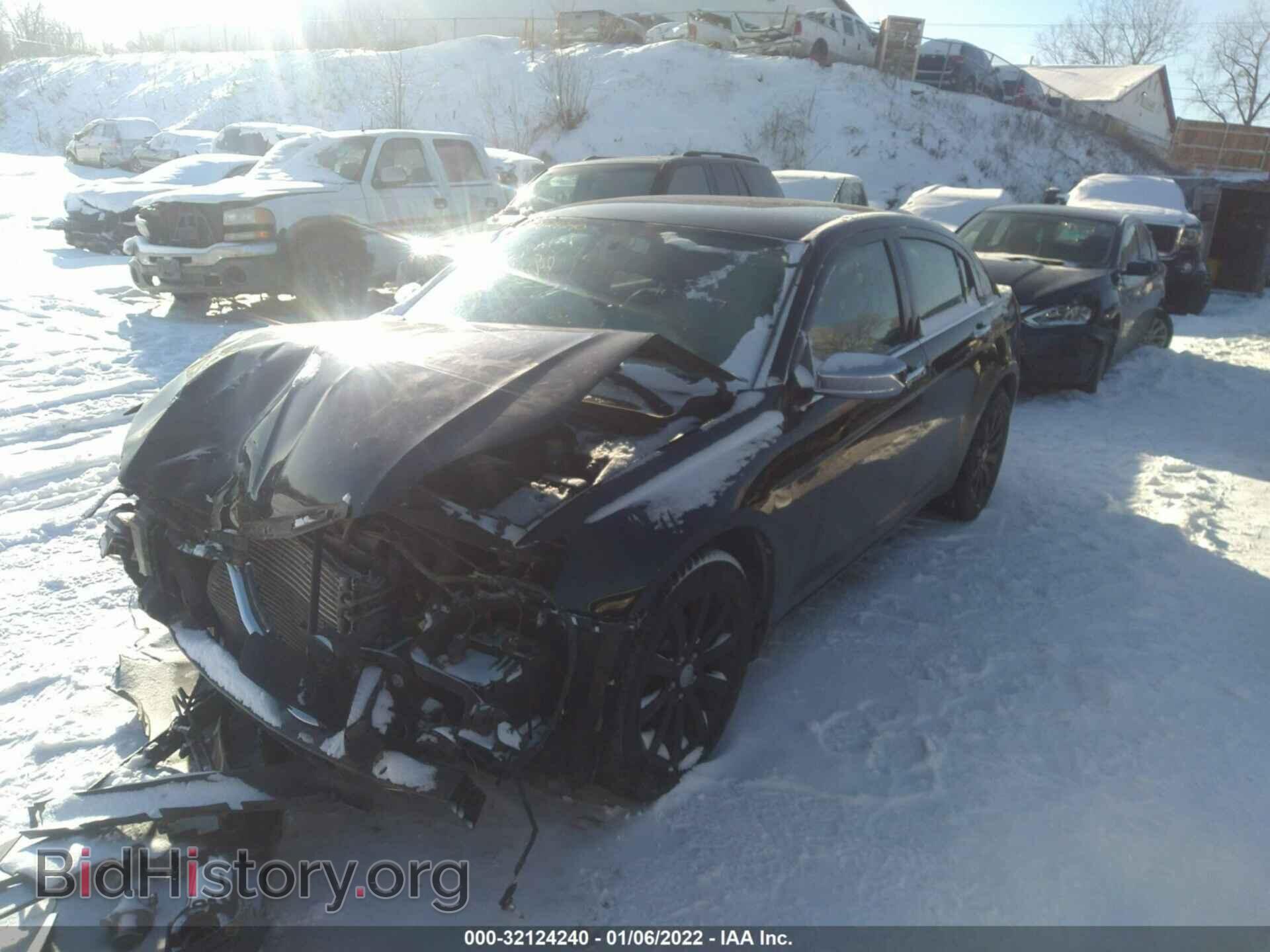 2013 CHRYSLER 200 - VIN: 1C3CCBCG3DN579281 - Фото 2