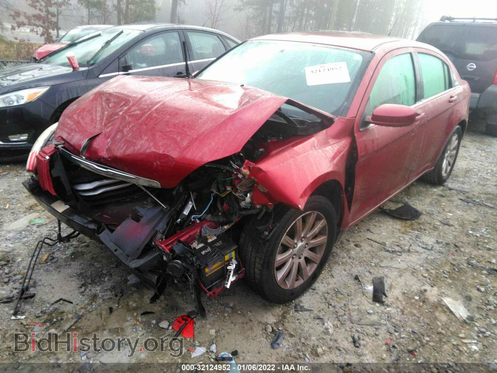 2011 CHRYSLER 200 - VIN: 1C3BC1FB0BN514018 - Фото 2