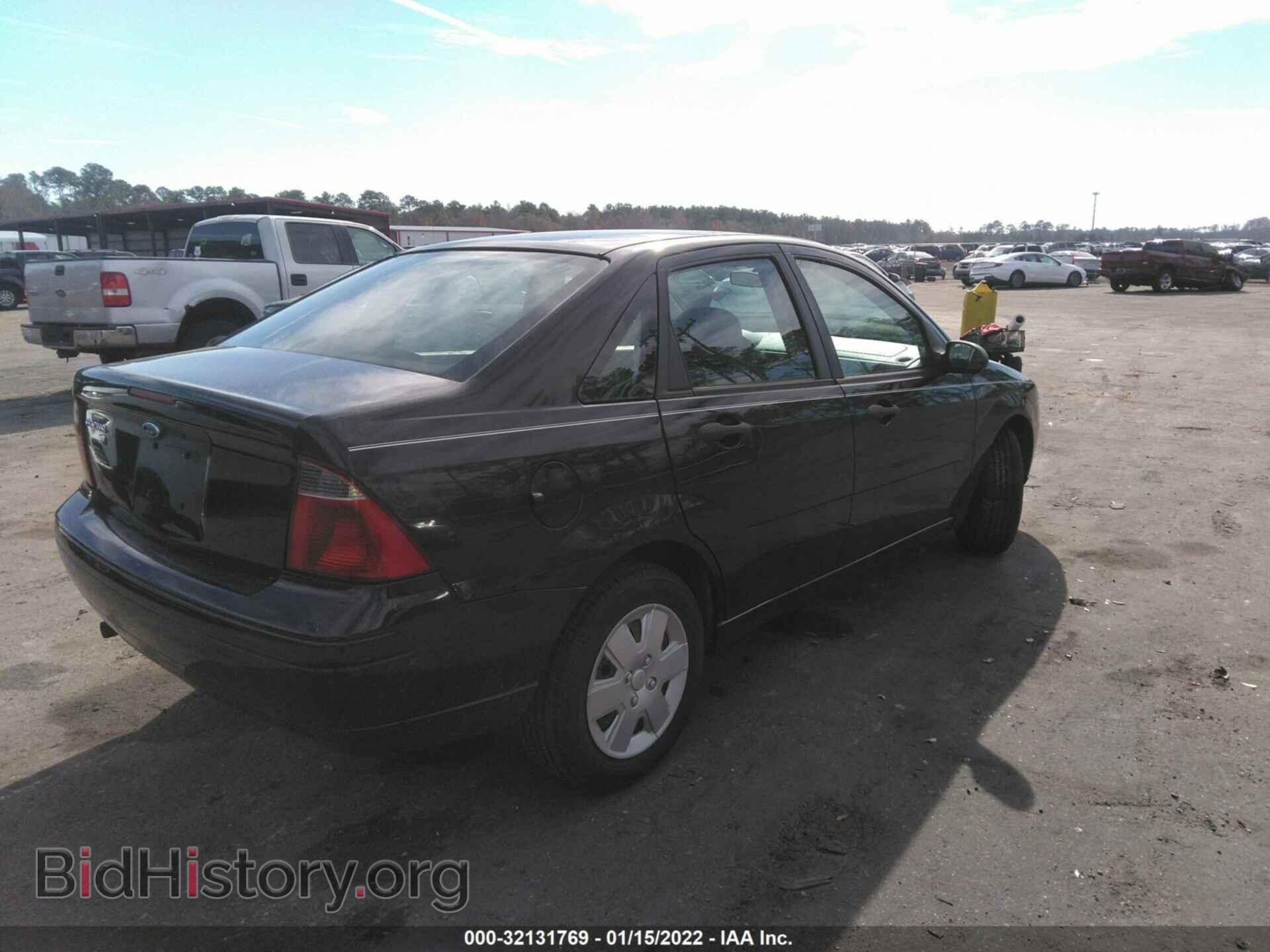 2007 FORD FOCUS - VIN: 1FAHP34N17W361000 - Photo 4