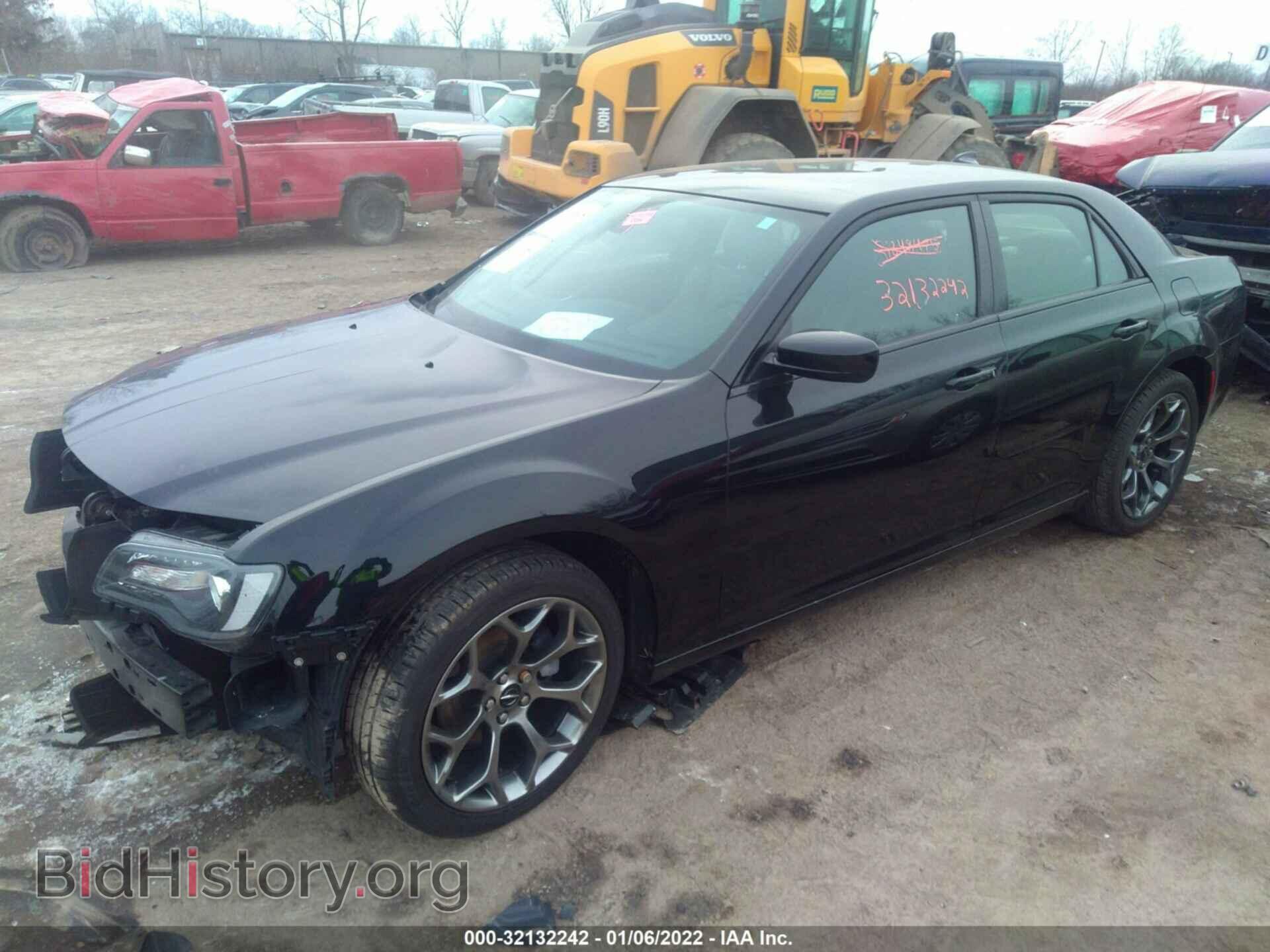 2016 CHRYSLER 300 - VIN: 2C3CCABG8GH310976 - Фото 2