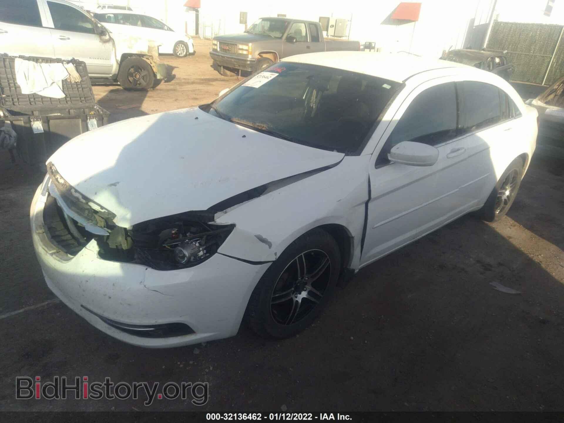 2013 CHRYSLER 200 - VIN: 1C3CCBBB7DN589981 - Фото 2