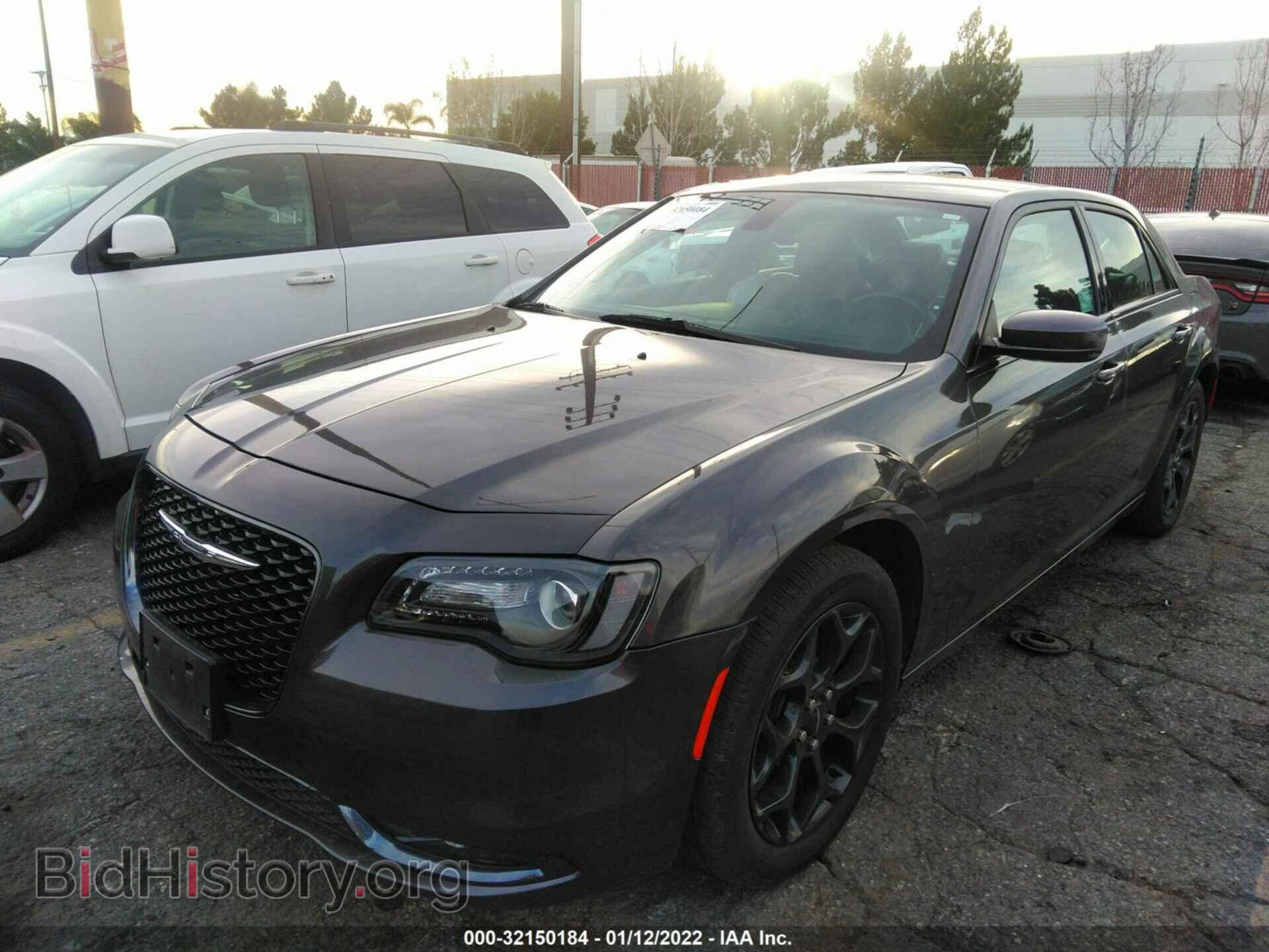 2019 CHRYSLER 300 - VIN: 2C3CCAGG1KH517453 - Фото 2