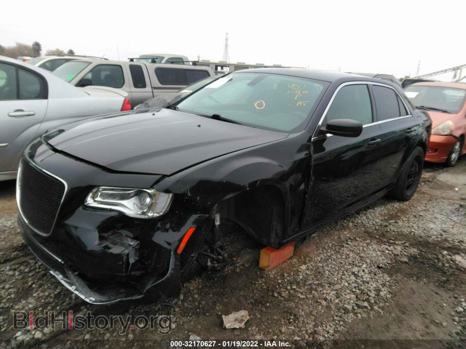 2018 CHRYSLER 300 - VIN: 2C3CCAAGXJH293980 - Фото 2