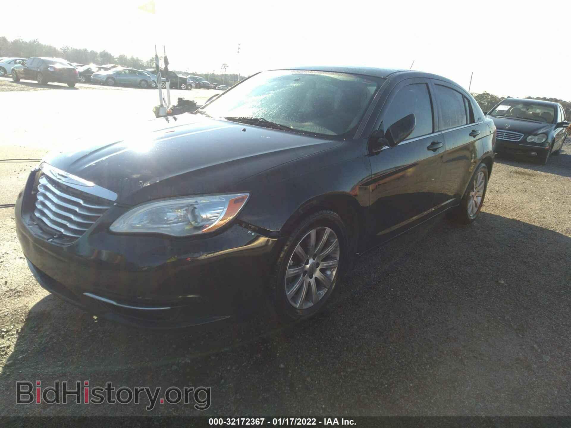 2013 CHRYSLER 200 - VIN: 1C3CCBBGXDN608163 - Фото 2