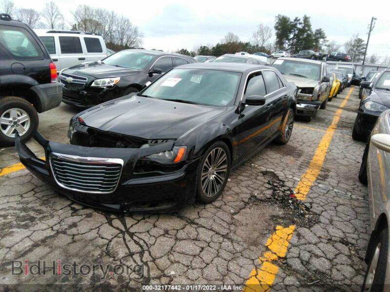2012 Chrysler 300 (VIN 2C3CCABG3CH313357) — фото 2 из 11