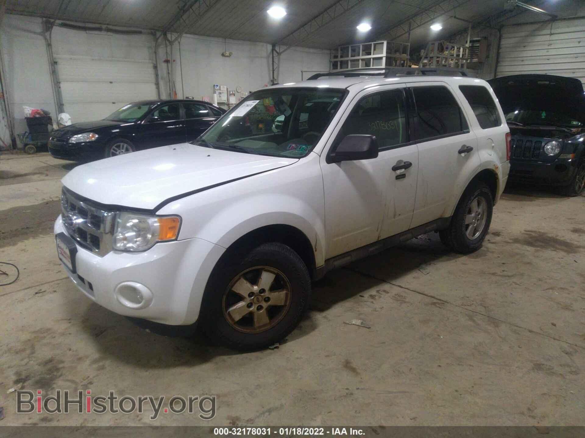 2010 FORD ESCAPE - VIN: 1FMCU0D79AKA95782 - Фото 2