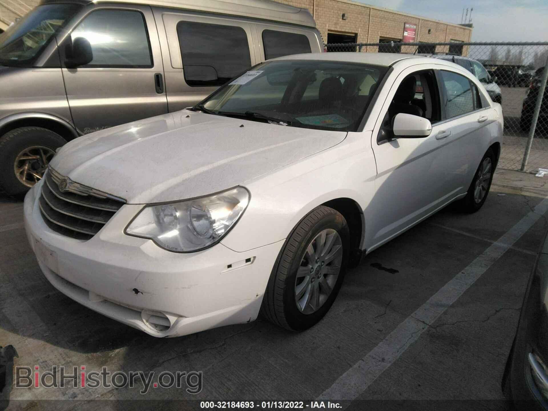 2010 CHRYSLER SEBRING - VIN: 1C3CC5FBXAN207174 - Фото 2
