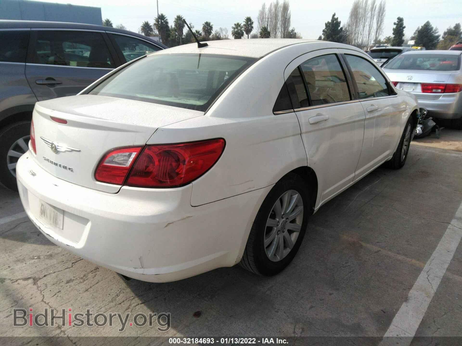 2010 CHRYSLER SEBRING - VIN: 1C3CC5FBXAN207174 - Фото 4
