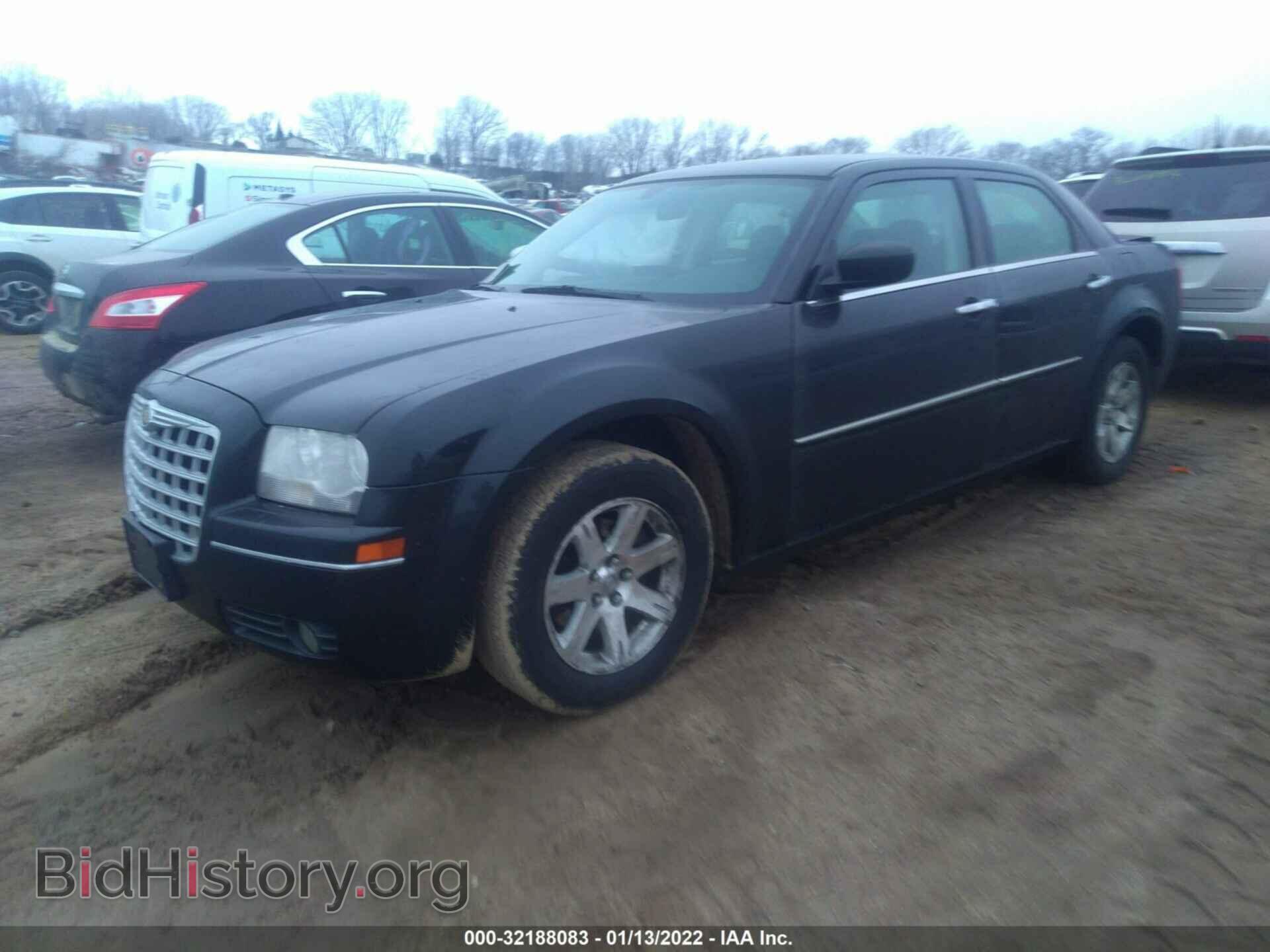 2010 CHRYSLER 300 - VIN: 2C3CA5CV0AH229925 - Фото 2