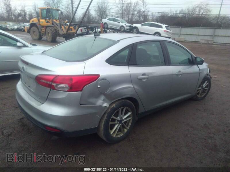 2017 Ford FOCUS (VIN 1FADP3F29HL243572) — photo 4 of 12