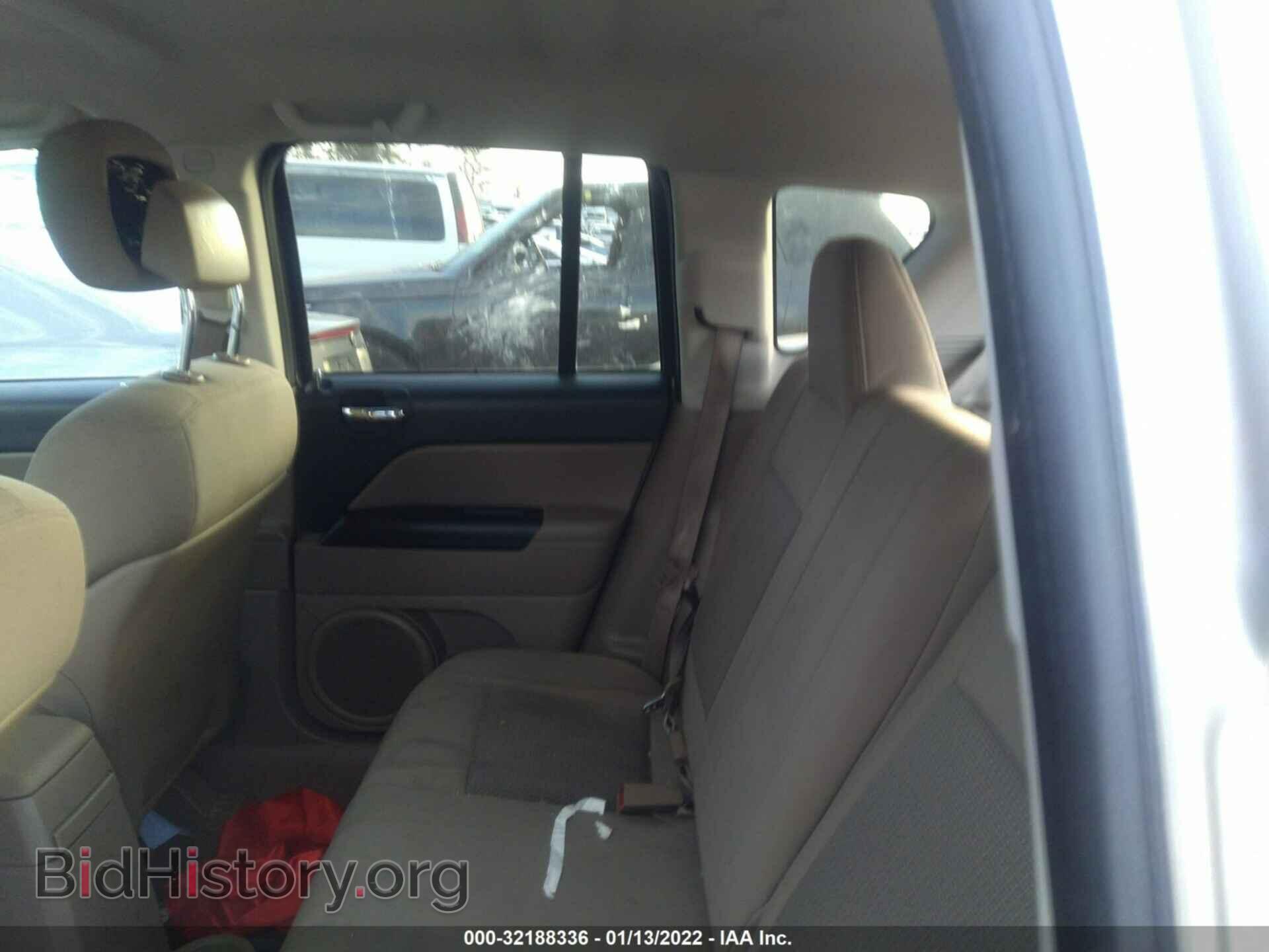 2010 JEEP COMPASS - VIN: 1J4NT1FA7AD652895 - Photo 8