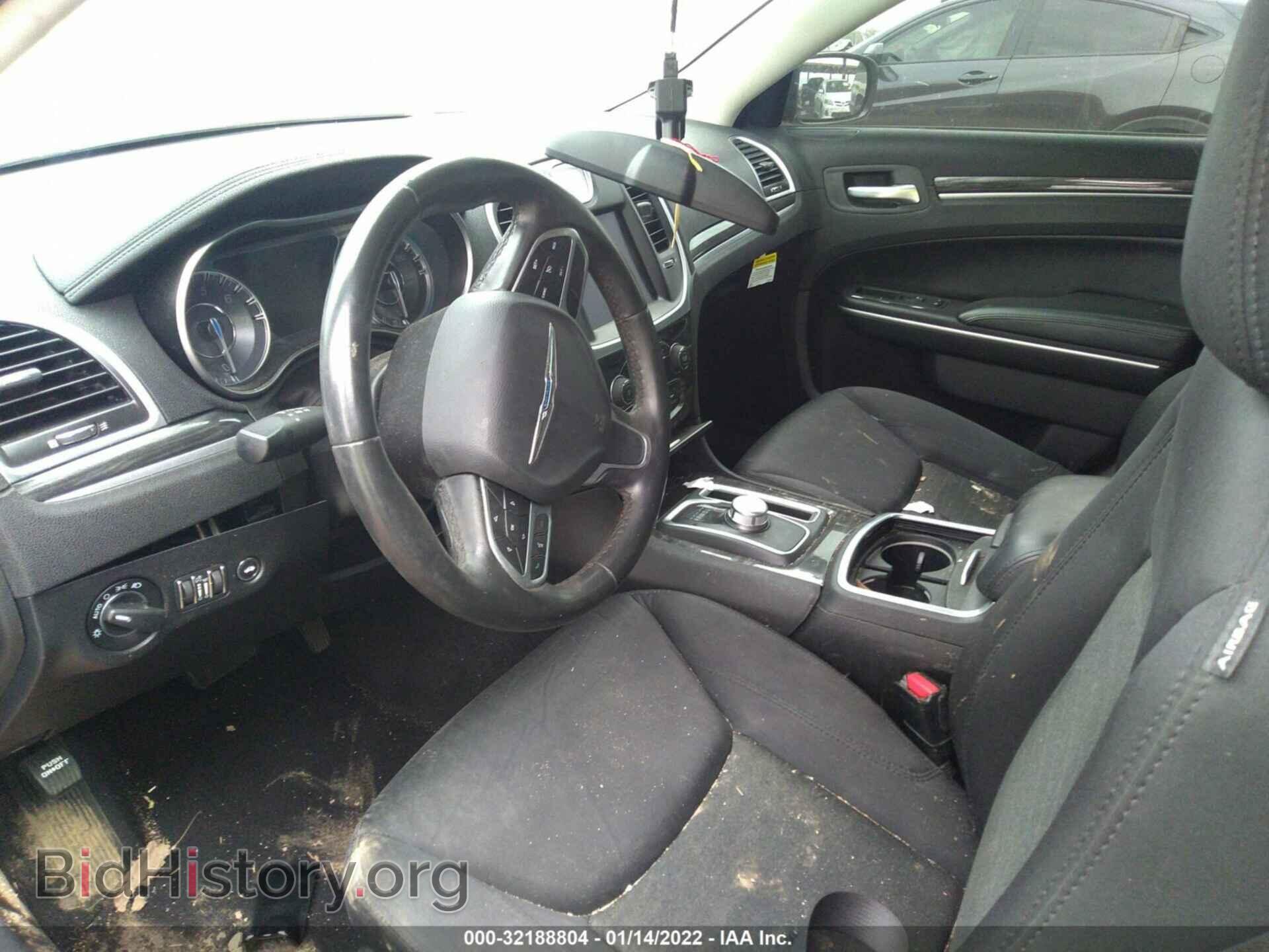 2019 CHRYSLER 300 - VIN: 2C3CCAAG2KH601421 - Фото 5