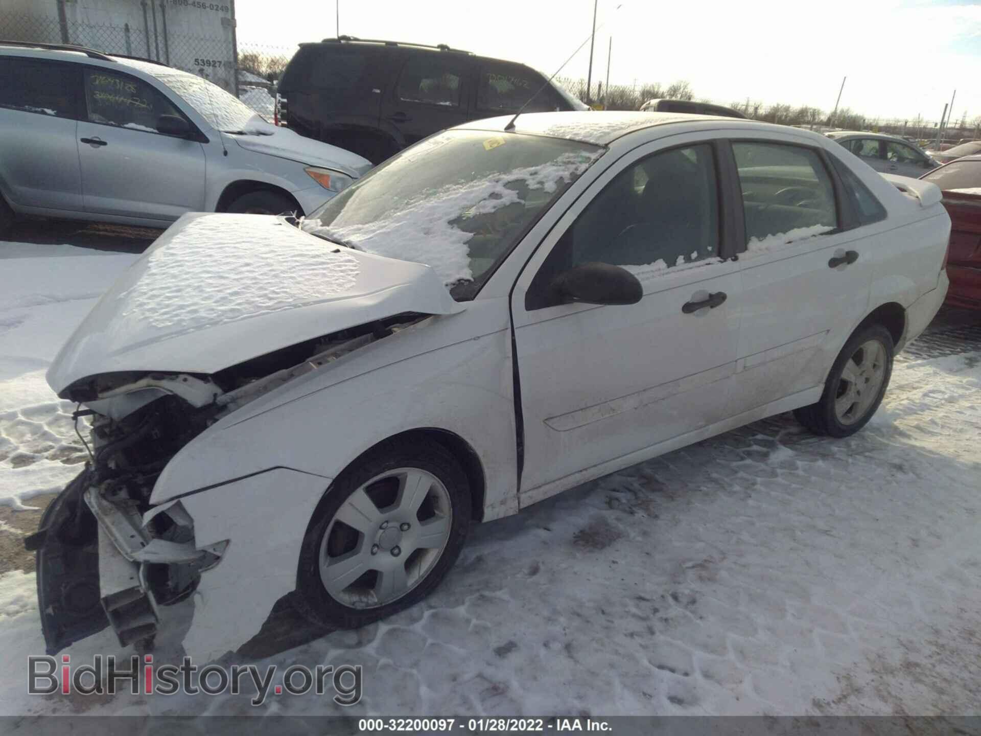 2007 FORD FOCUS - VIN: 1FAHP34N97W195602 - Фото 2