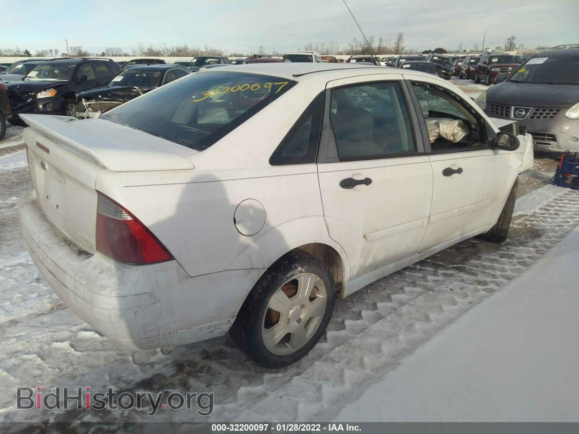 2007 FORD FOCUS - VIN: 1FAHP34N97W195602 - Фото 4