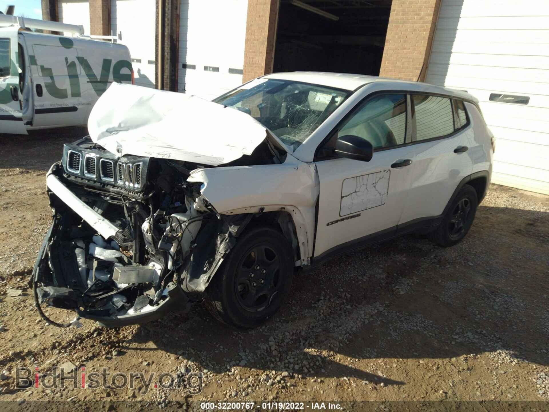 2018 JEEP COMPASS - VIN: 3C4NJCAB0JT151767 - Фото 2