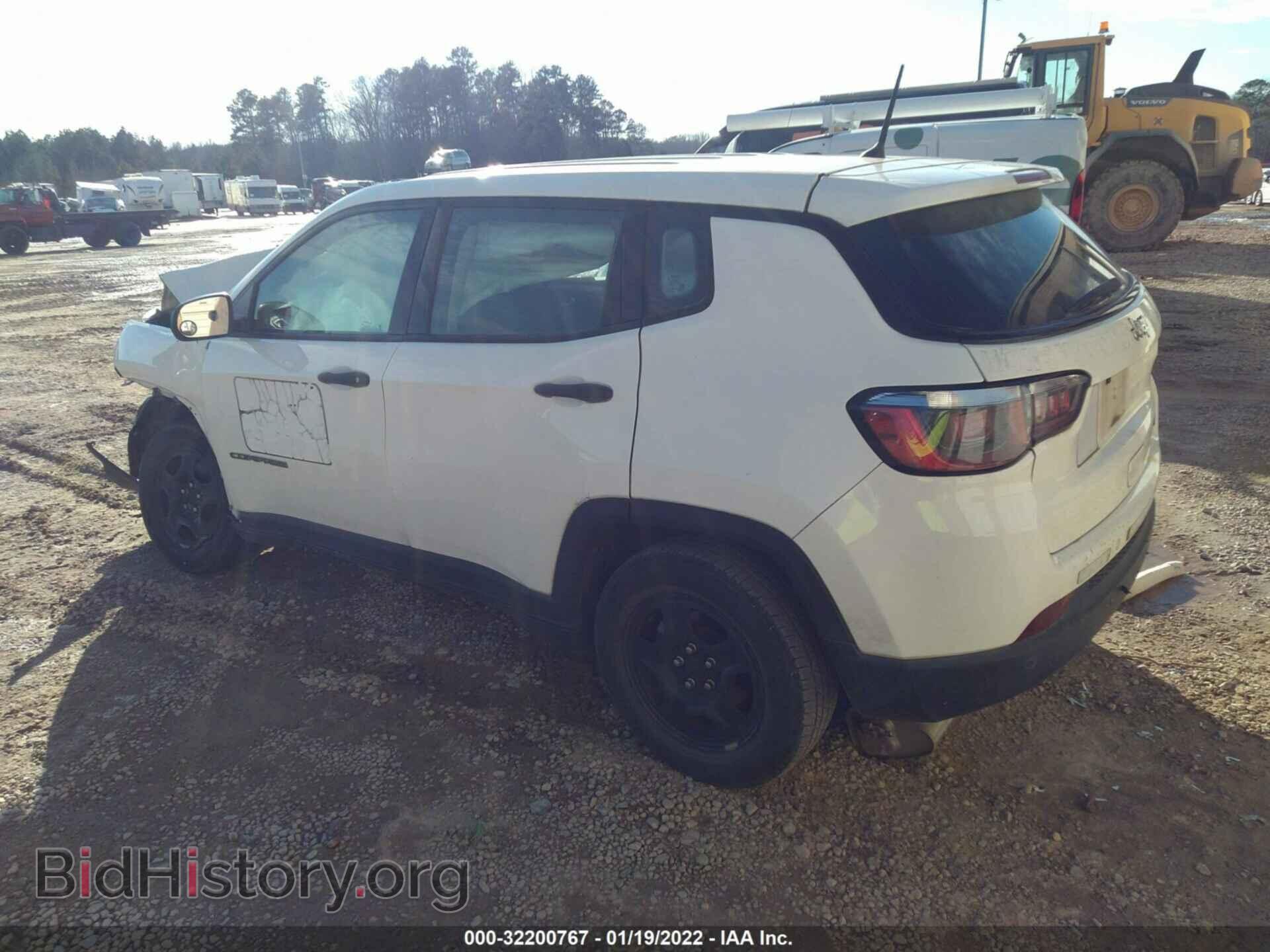 2018 JEEP COMPASS - VIN: 3C4NJCAB0JT151767 - Фото 3