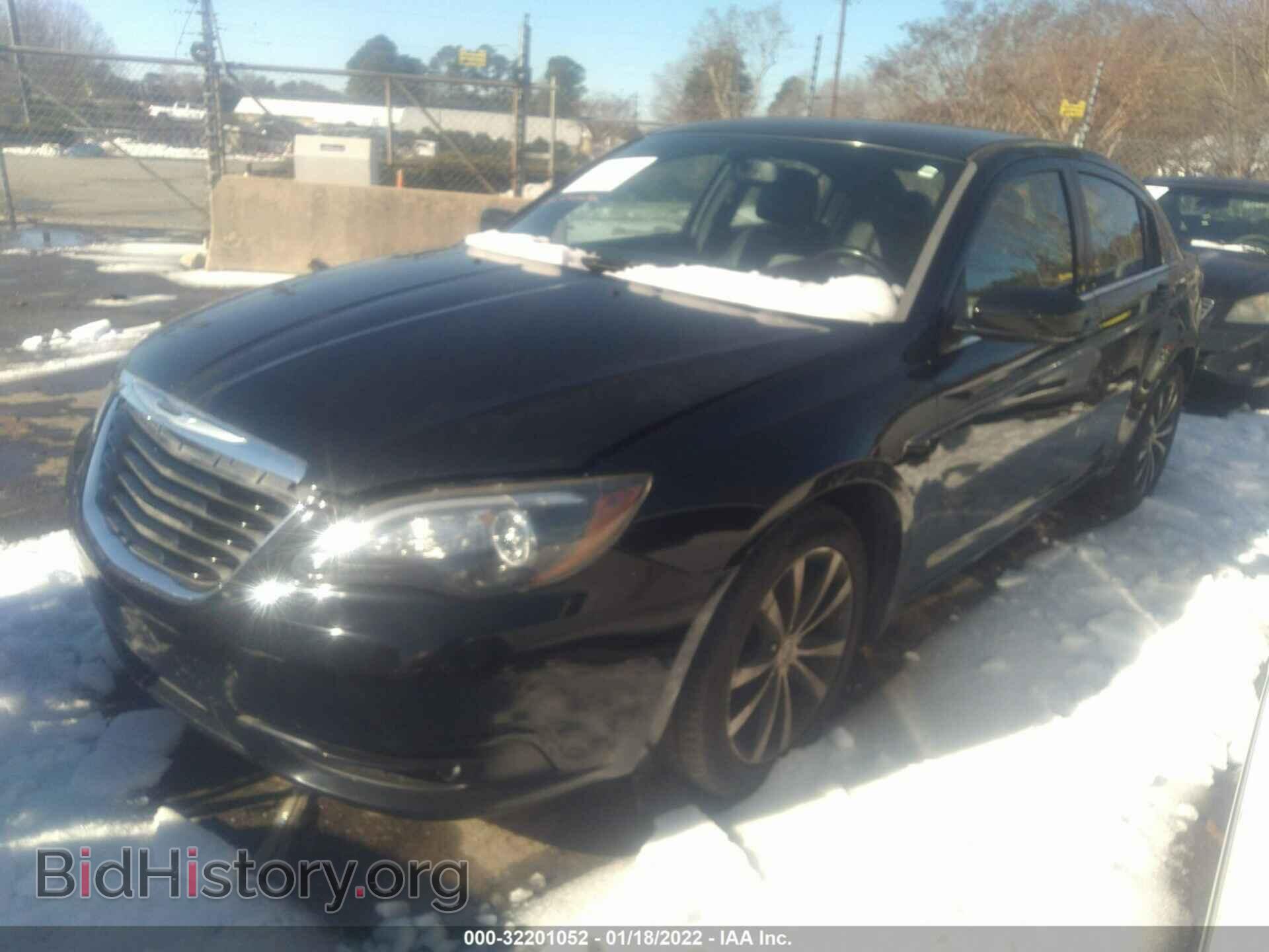 2011 CHRYSLER 200 - VIN: 1C3BC8FGXBN612168 - Фото 2