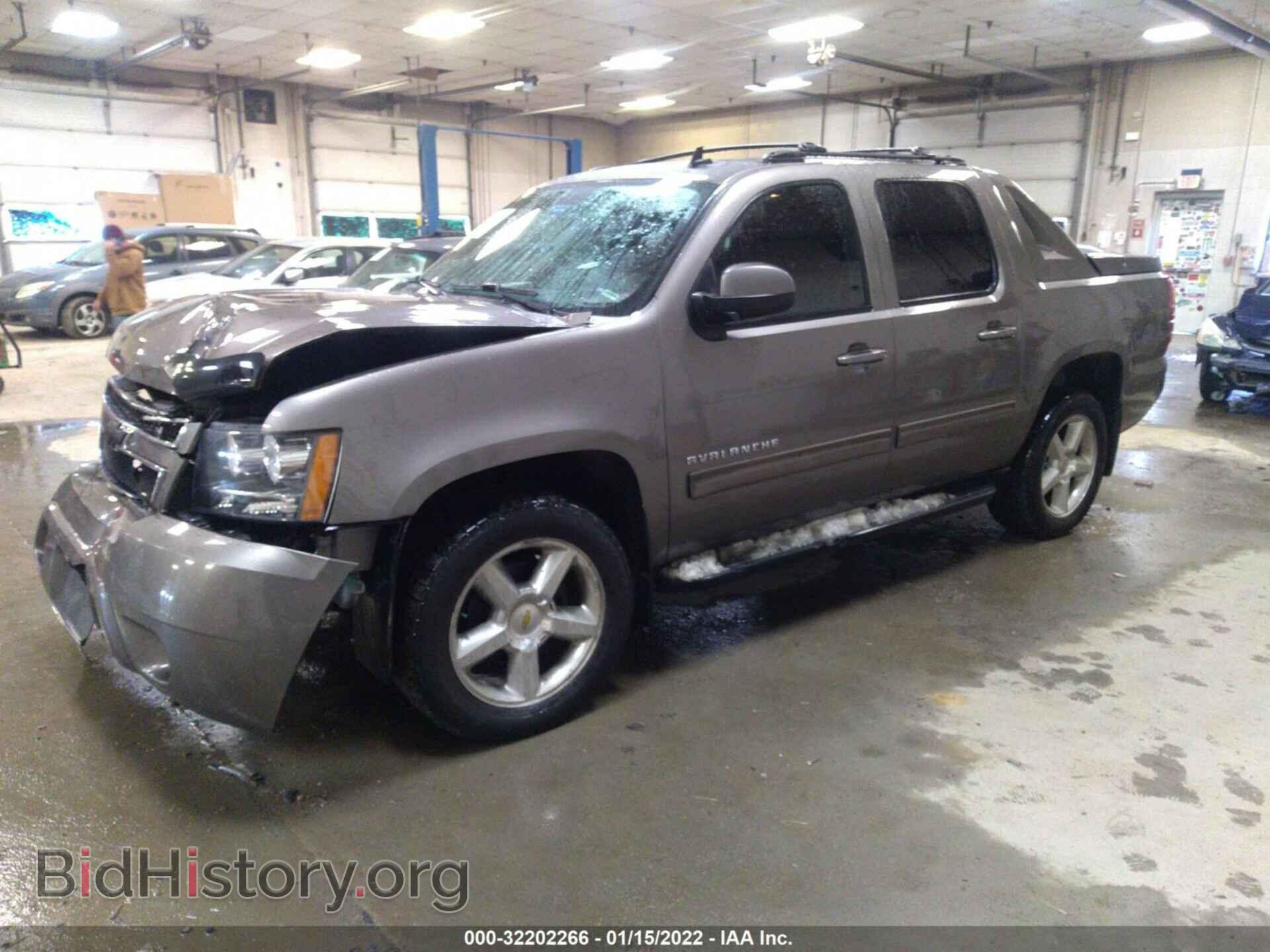 2011 CHEVROLET AVALANCHE - VIN: 3GNTKFE3XBG236478 - Фото 2