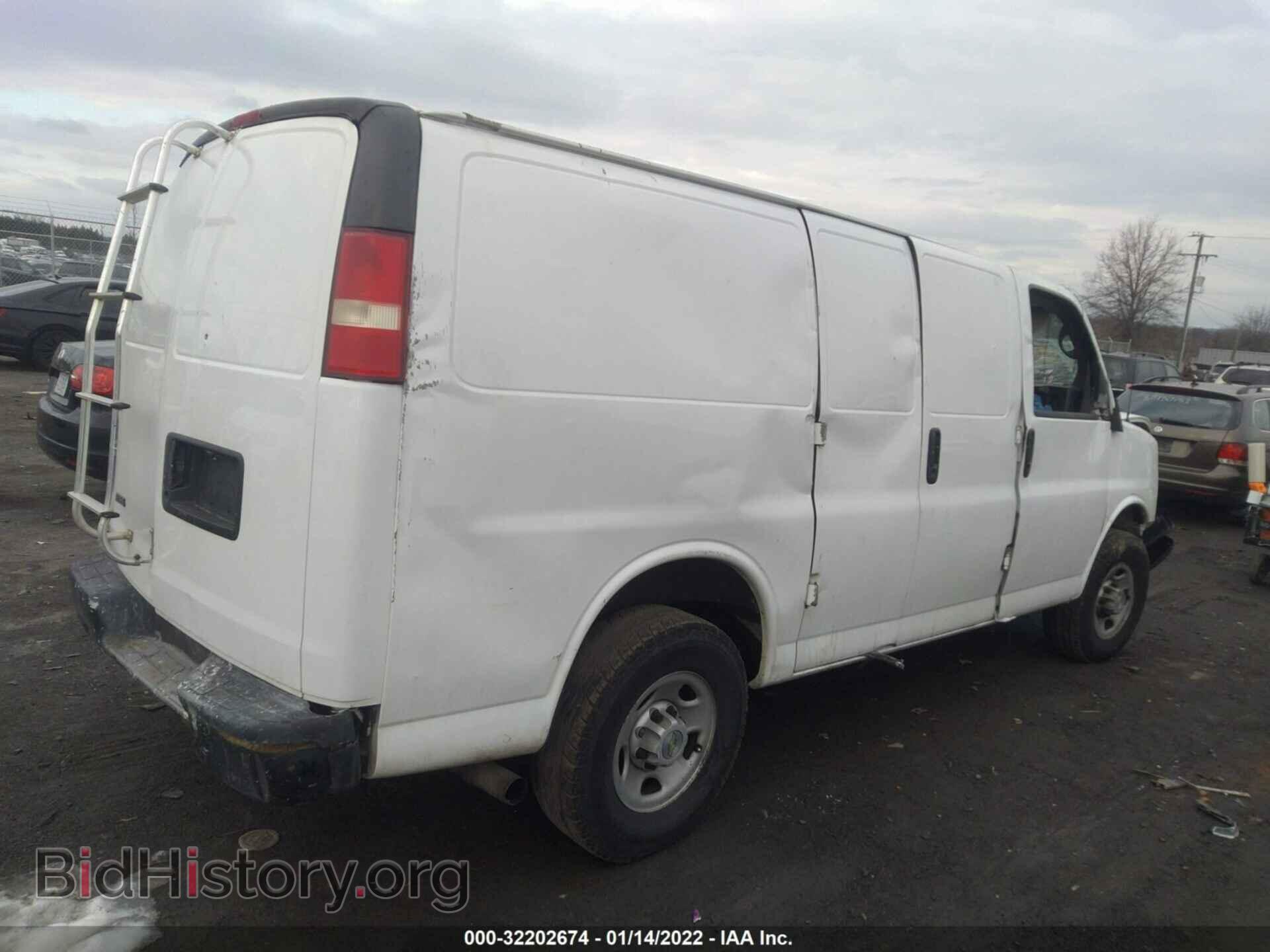 2008 CHEVROLET EXPRESS CARGO VAN - VIN: 1GBGG25C881165507 - Фото 4