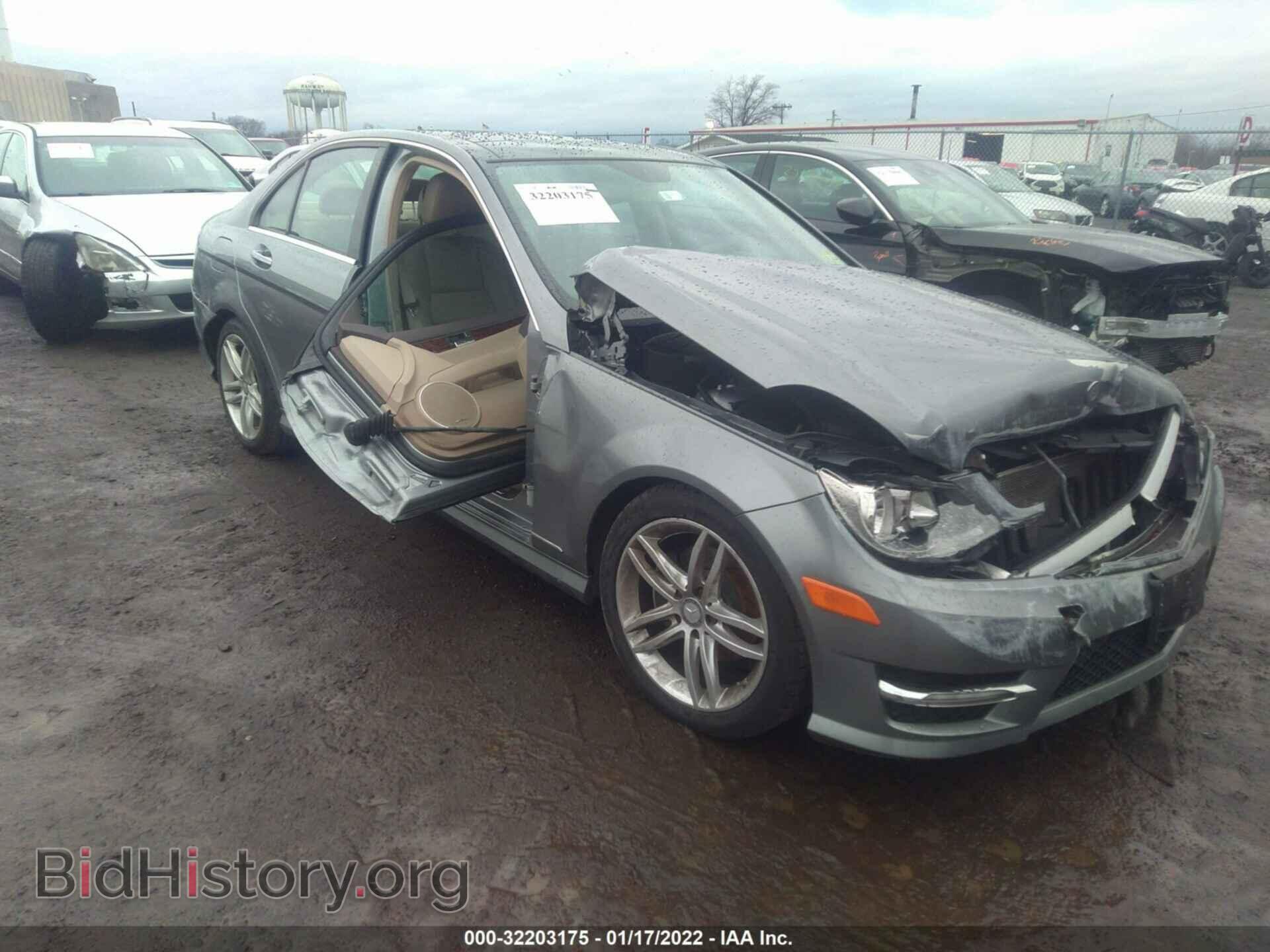 Фотография WDDGF8BB2CR227139 - MERCEDES-BENZ C-CLASS 2012