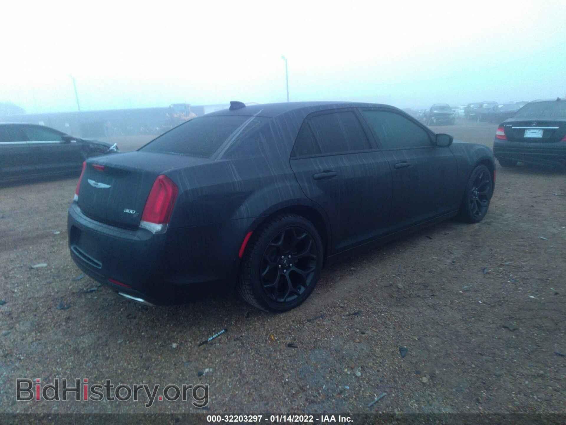 2019 CHRYSLER 300 - VIN: 2C3CCABG1KH697461 - Фото 4