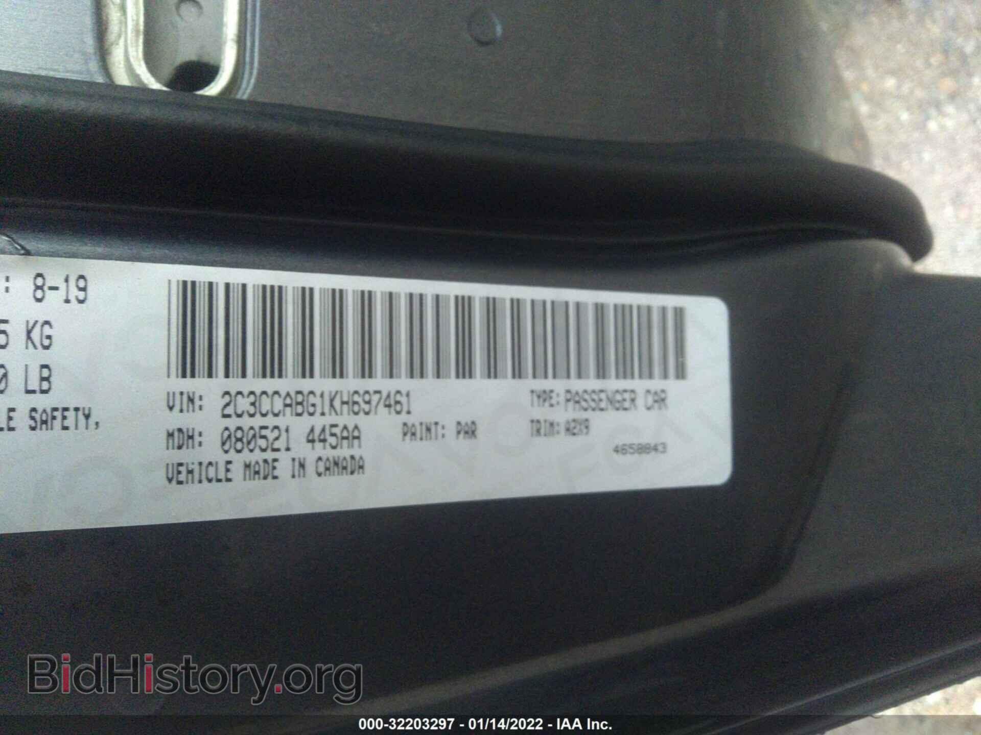 2019 CHRYSLER 300 - VIN: 2C3CCABG1KH697461 - Фото 9