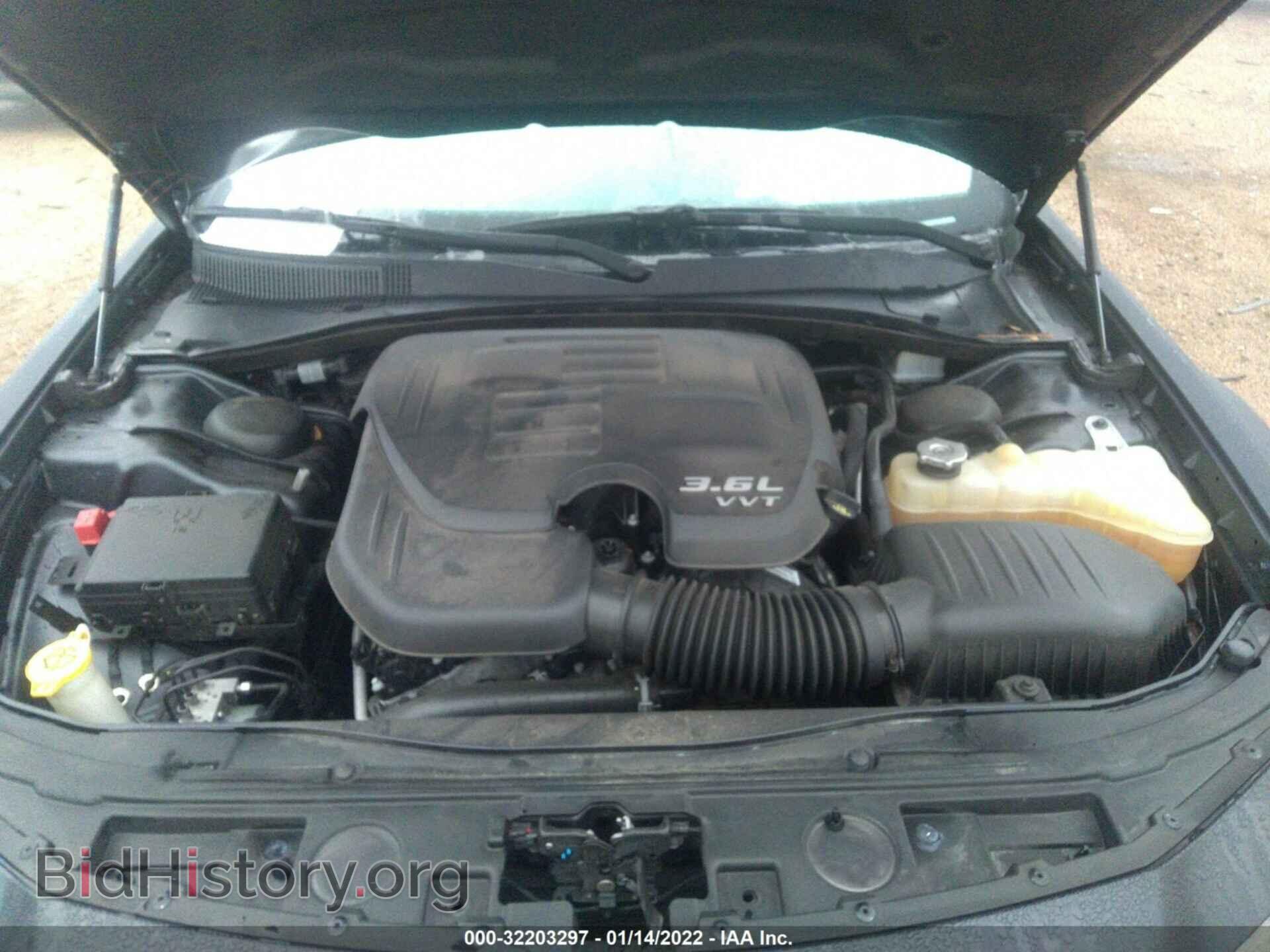 2019 CHRYSLER 300 - VIN: 2C3CCABG1KH697461 - Фото 10