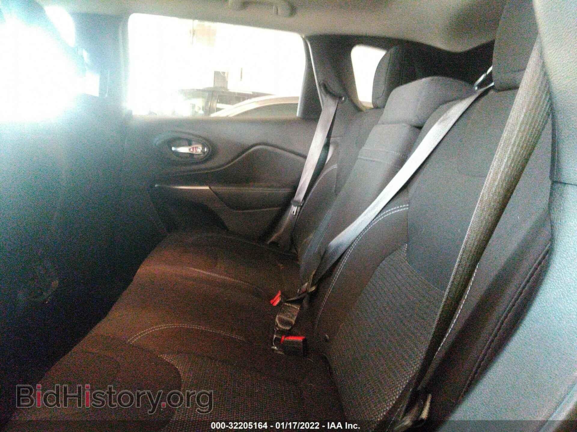 2019 JEEP CHEROKEE - VIN: 1C4PJLCB1KD377541 - Фото 8