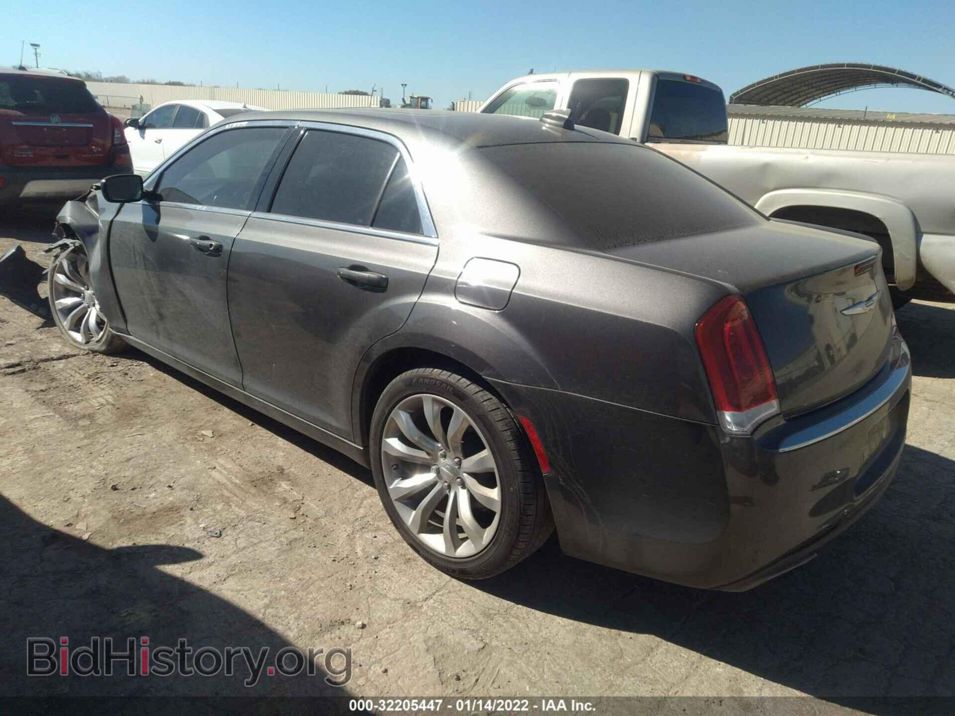 2019 CHRYSLER 300 - VIN: 2C3CCAAG7KH676065 - Фото 3