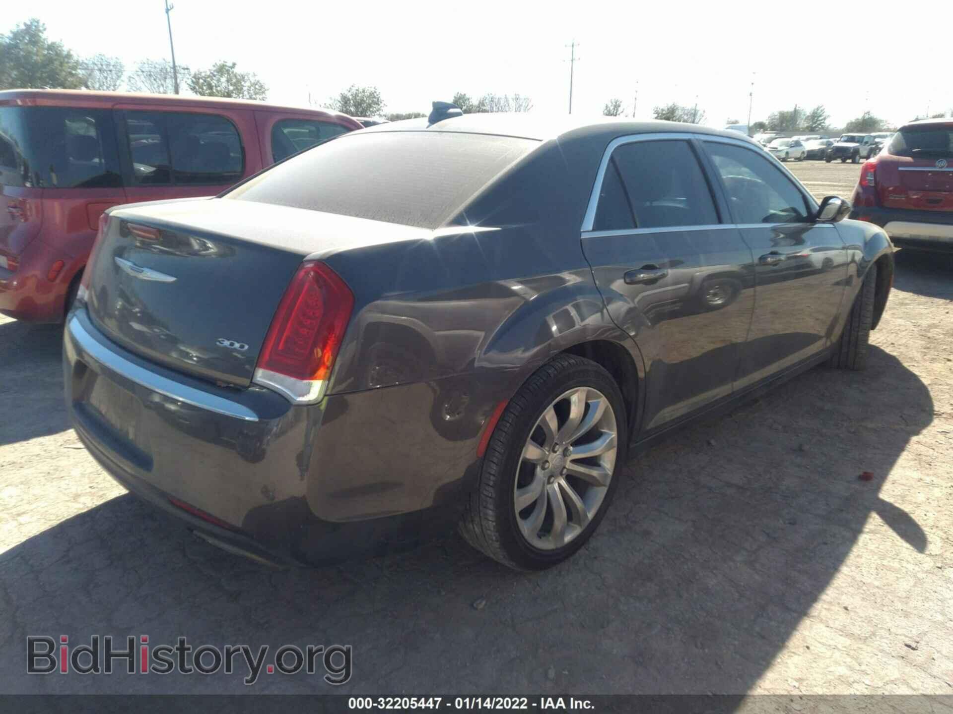 2019 CHRYSLER 300 - VIN: 2C3CCAAG7KH676065 - Фото 4