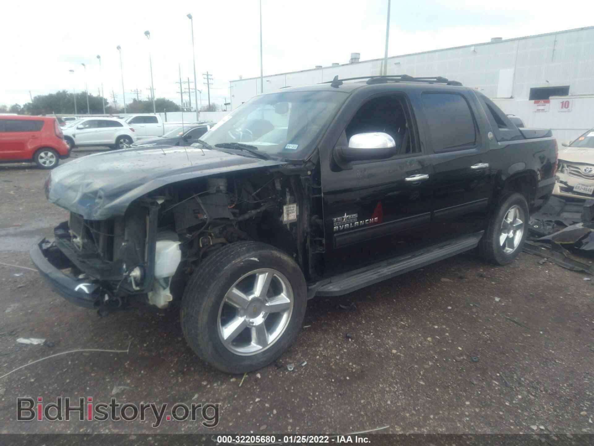 2013 CHEVROLET AVALANCHE - VIN: 3GNMCFE03DG126298 - Фото 2