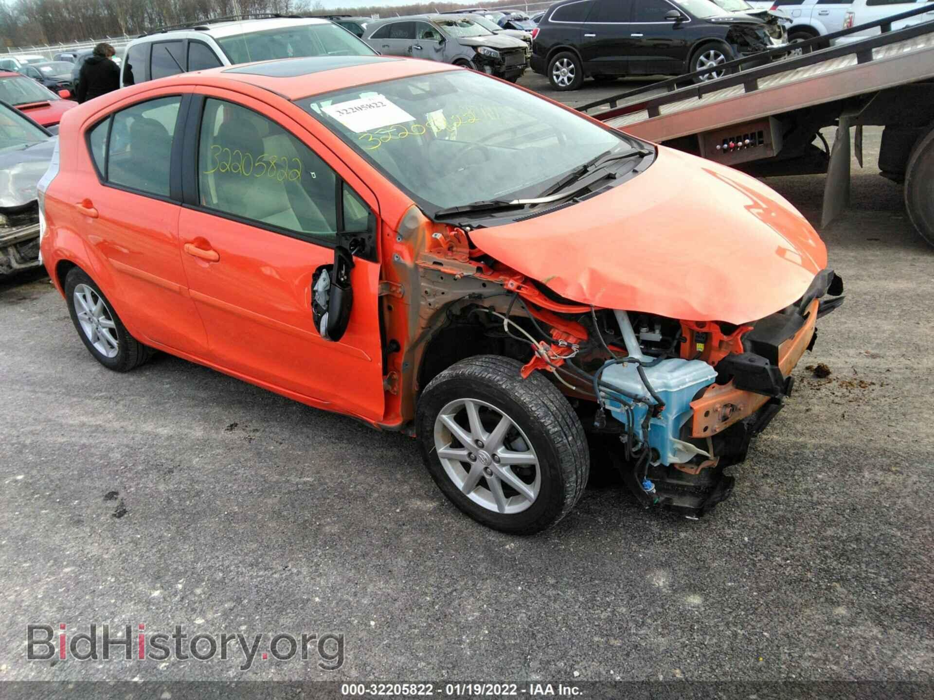 Фотография JTDKDTB31C1020343 - TOYOTA PRIUS C 2012