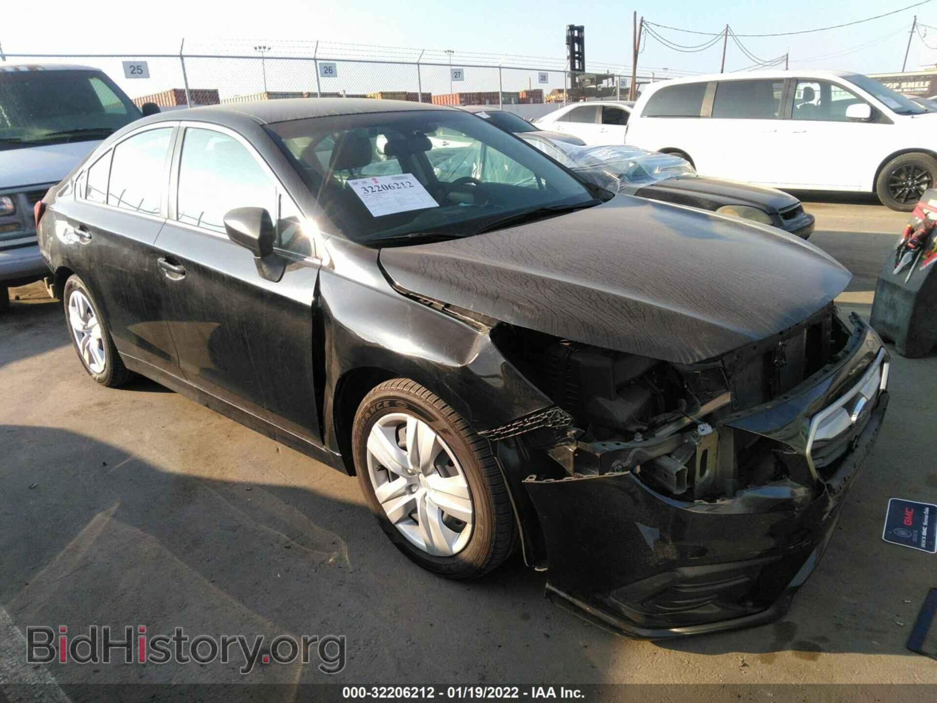 Photo 4S3BNAA69J3044887 - SUBARU LEGACY 2018