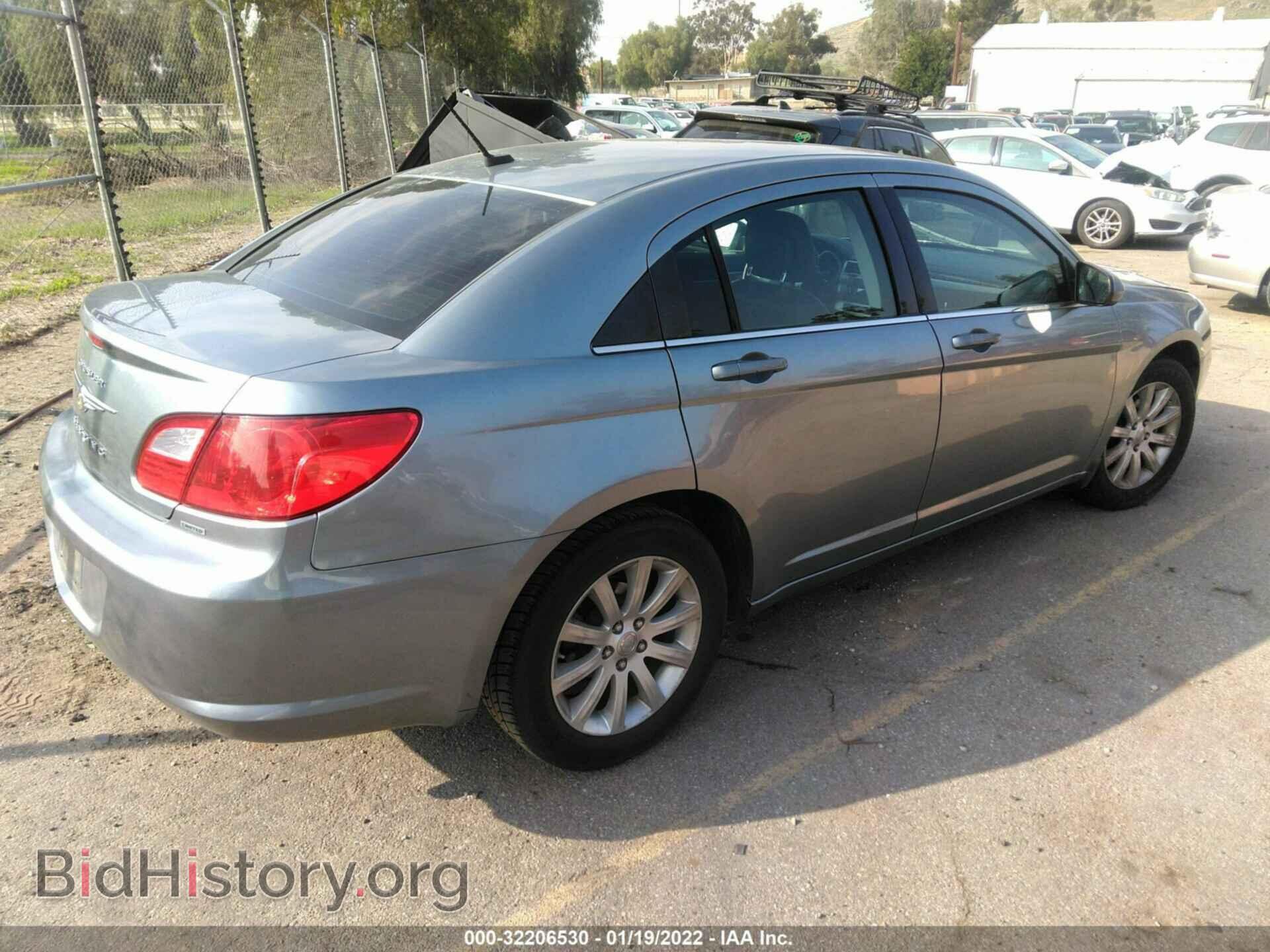 2010 CHRYSLER SEBRING - VIN: 1C3CC5FB1AN165123 - Фото 4