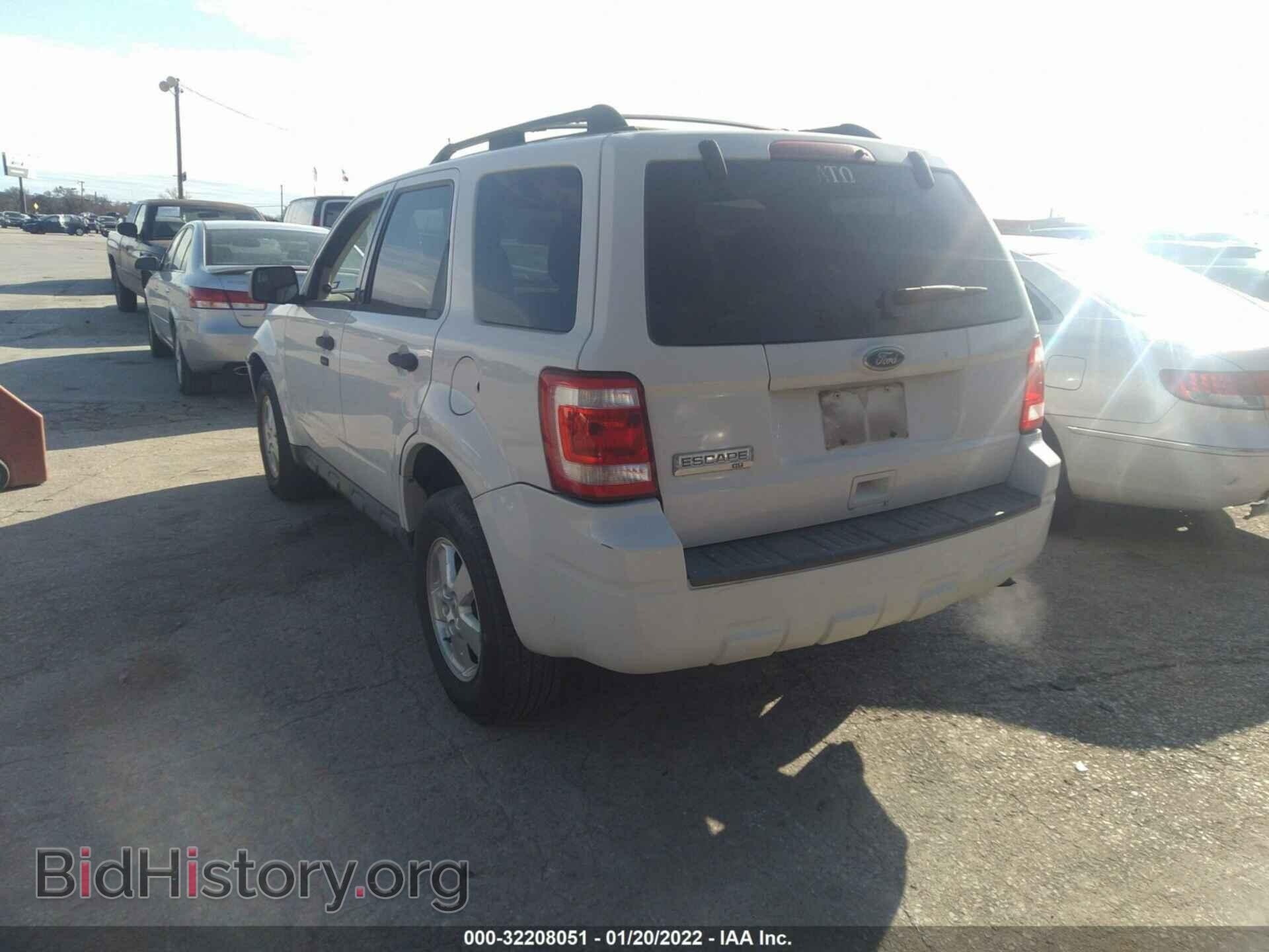 2011 FORD ESCAPE - VIN: 1FMCU0D78BKA38040 - Фото 3