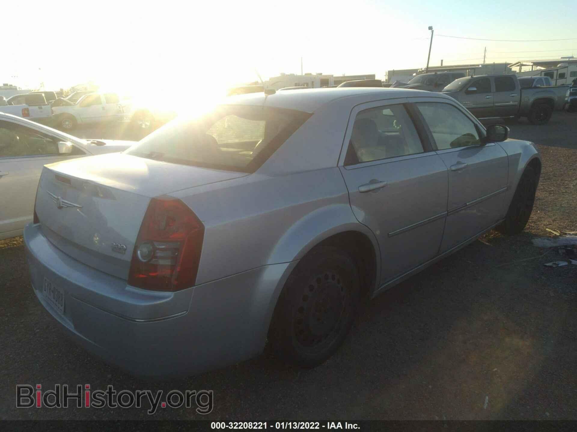 2008 CHRYSLER 300 - VIN: 2C3LA53G78H236205 - Фото 4