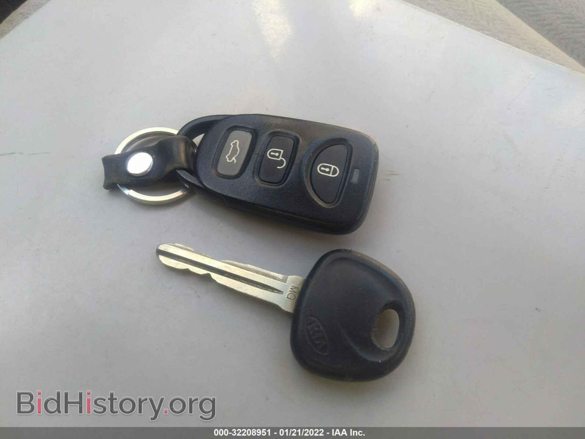 2008 KIA OPTIMA - VIN: KNAGE123085210753 - Фото 11