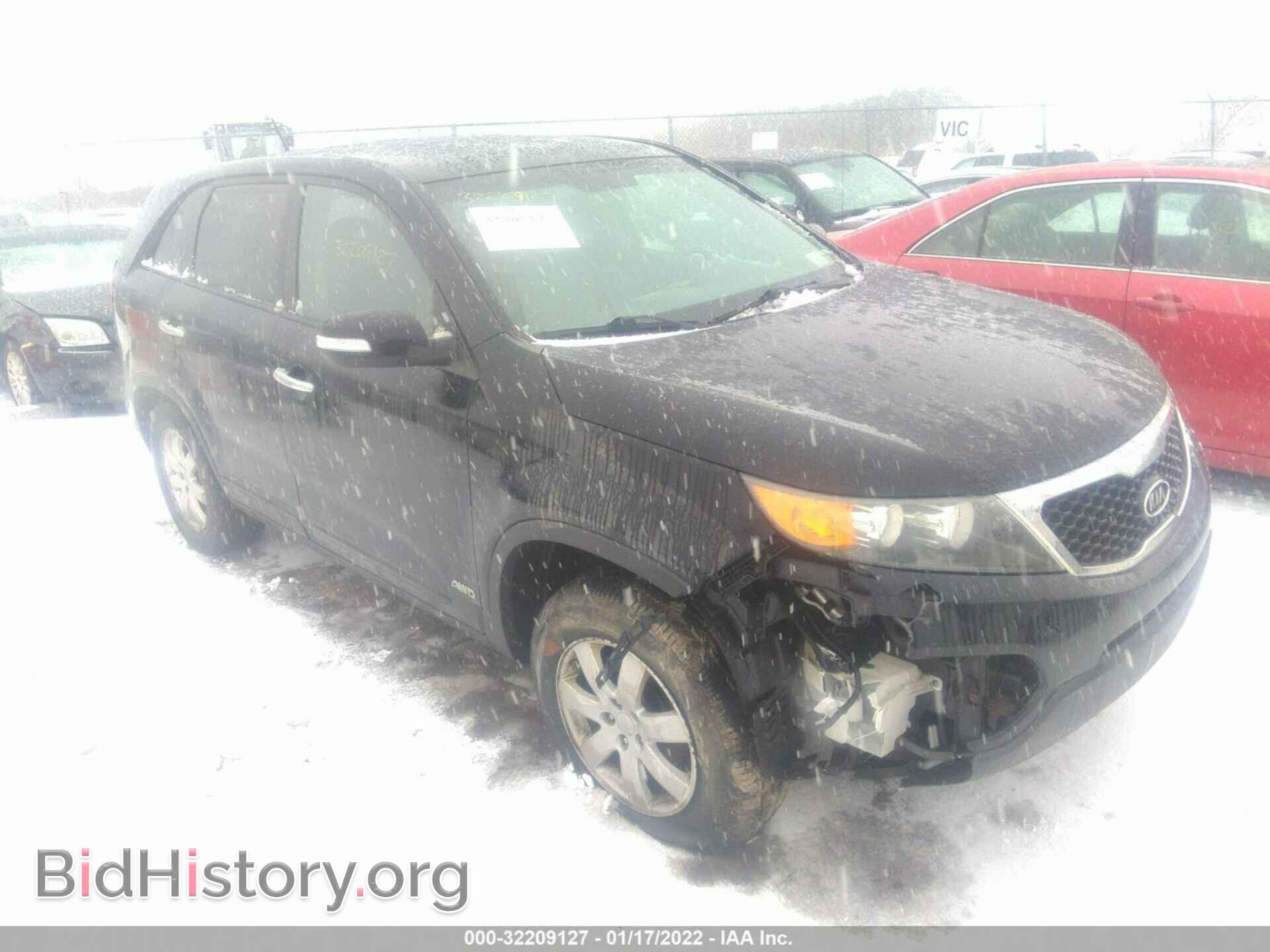 Photo 5XYKTCA11BG042585 - KIA SORENTO 2011