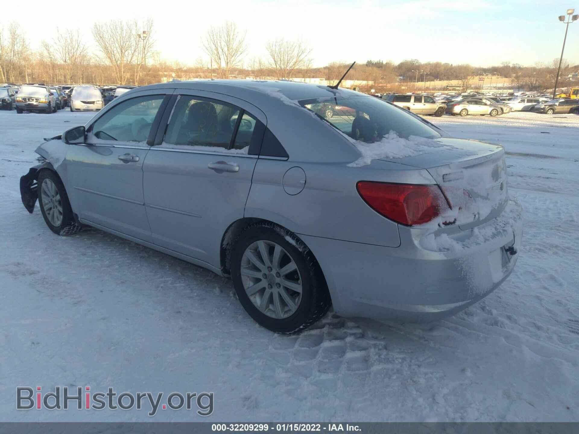2010 CHRYSLER SEBRING - VIN: 1C3CC5FD5AN192309 - Фото 3