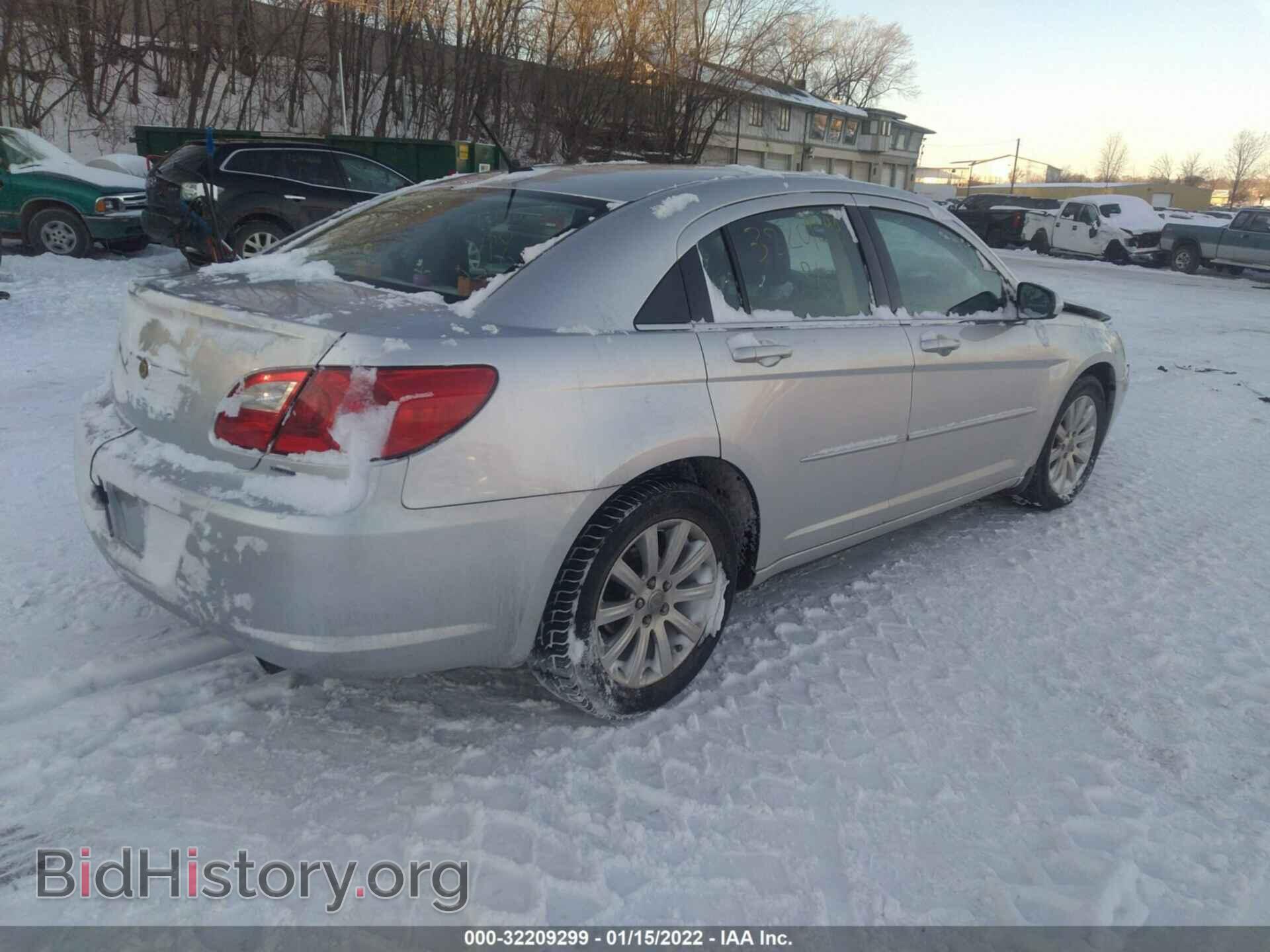 2010 CHRYSLER SEBRING - VIN: 1C3CC5FD5AN192309 - Фото 4