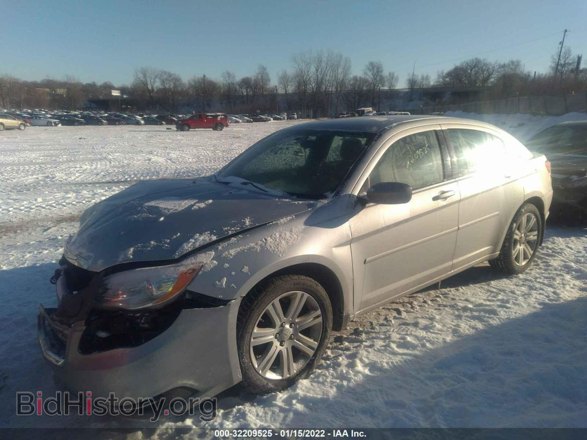 2011 CHRYSLER 200 - VIN: 1C3BC1FB3BN615831 - Photo 2
