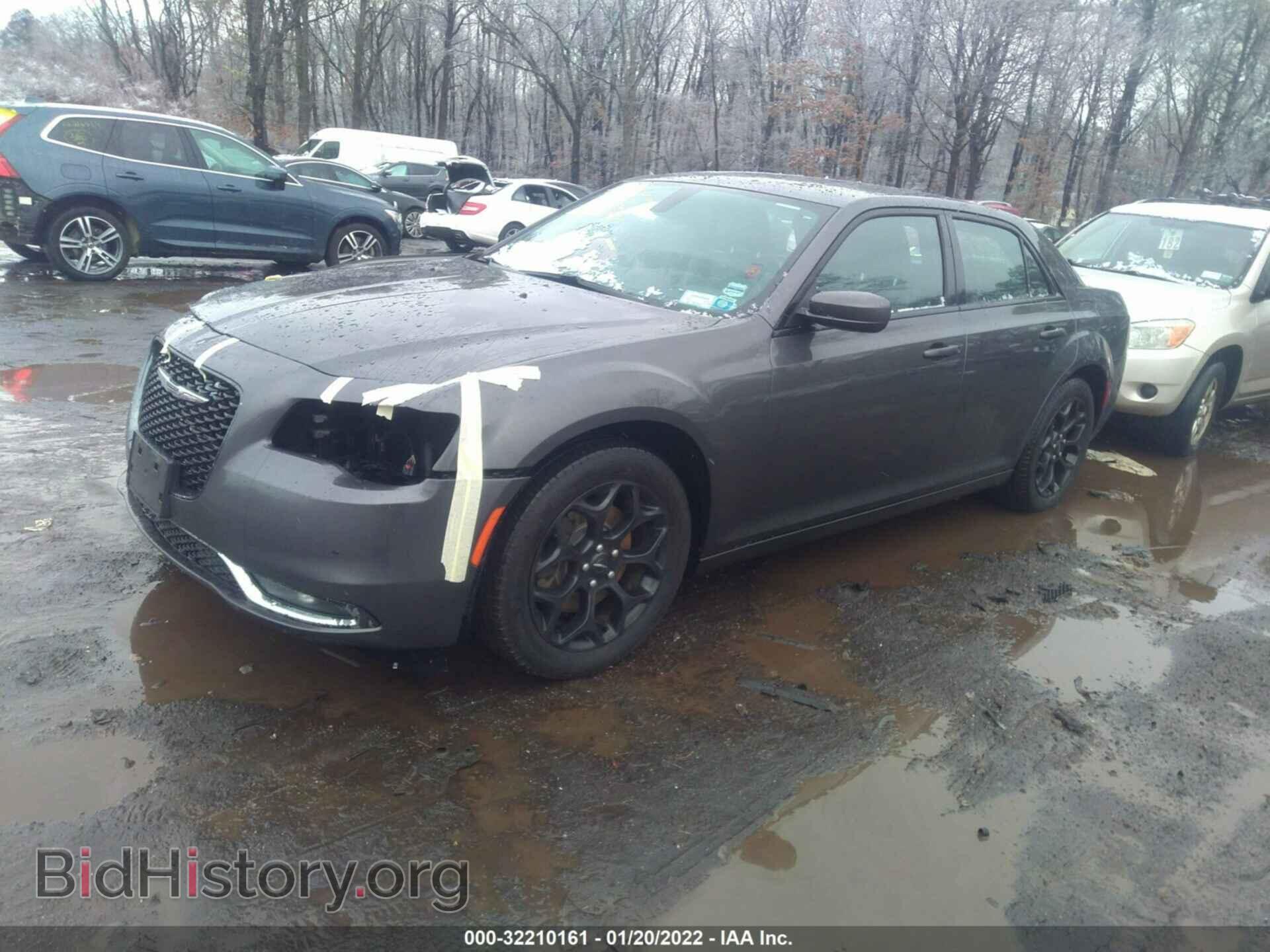 2019 CHRYSLER 300 - VIN: 2C3CCAGG5KH586081 - Фото 2